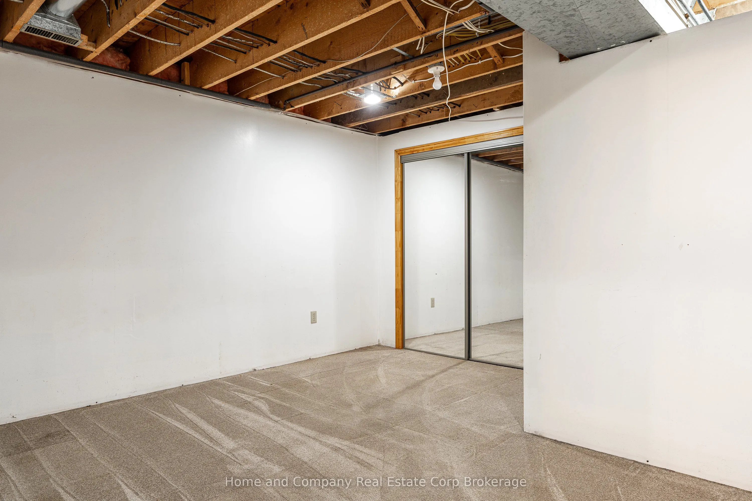 27 Ontario Street S
