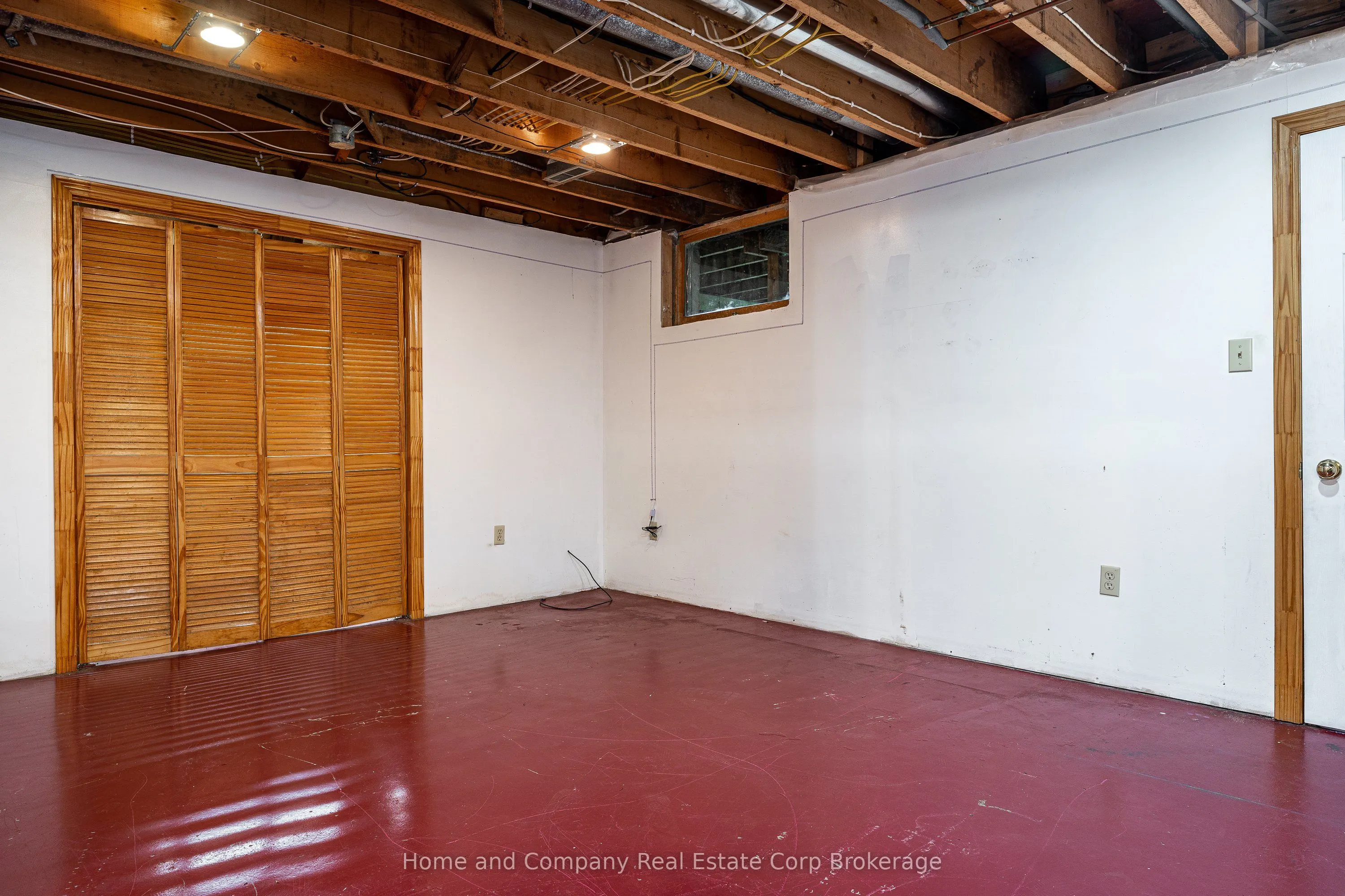 27 Ontario Street S