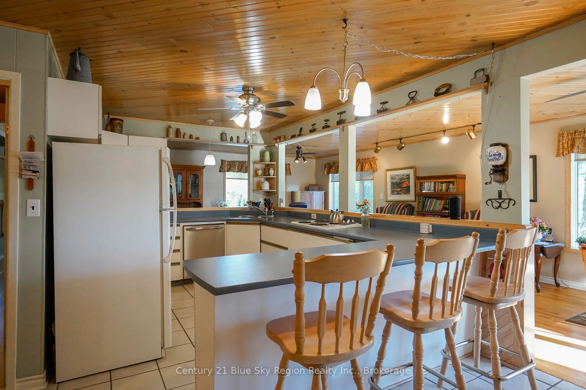 5065 Highway 11 N