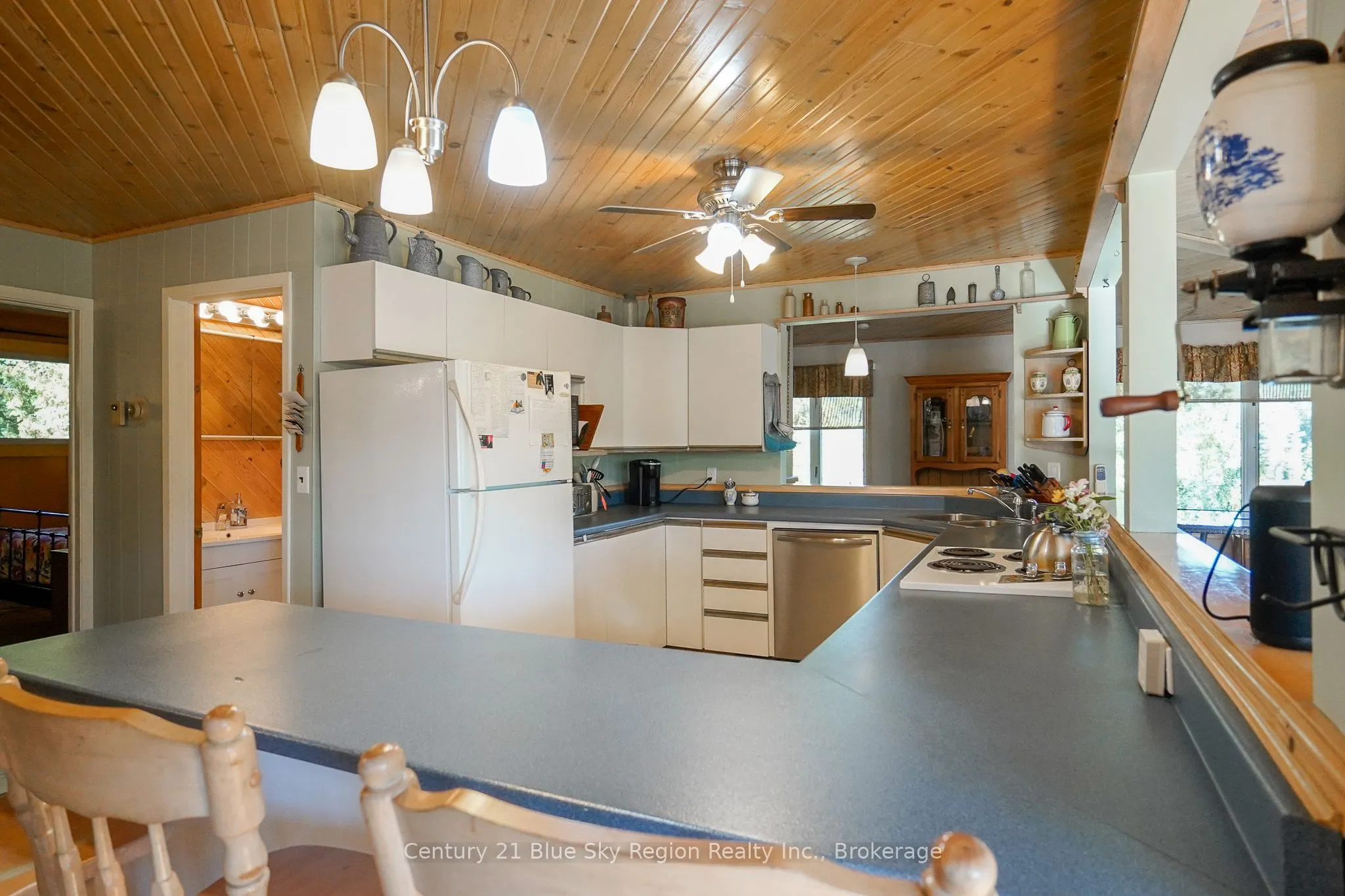 5065 Highway 11 N
