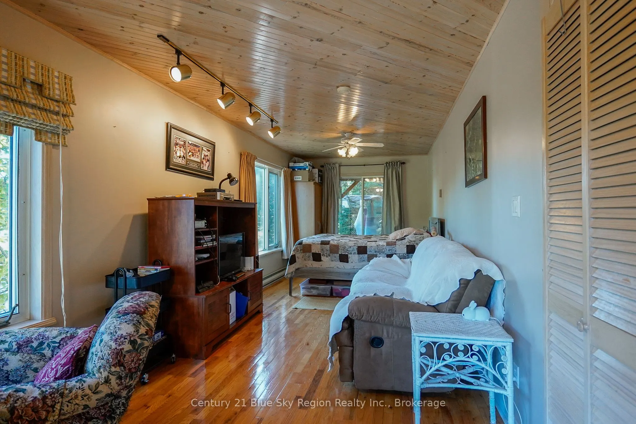 5065 Highway 11 N