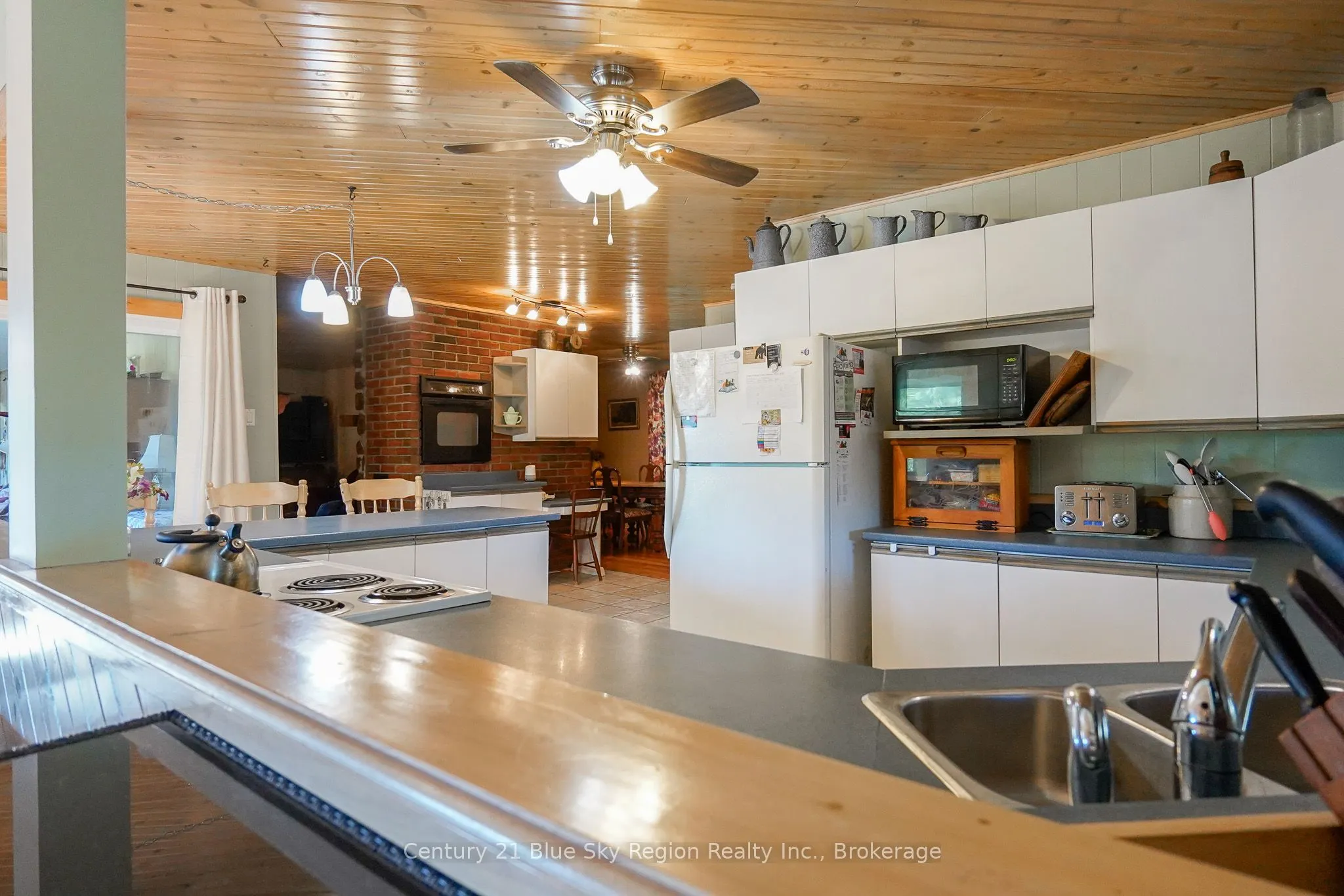 5065 Highway 11 N