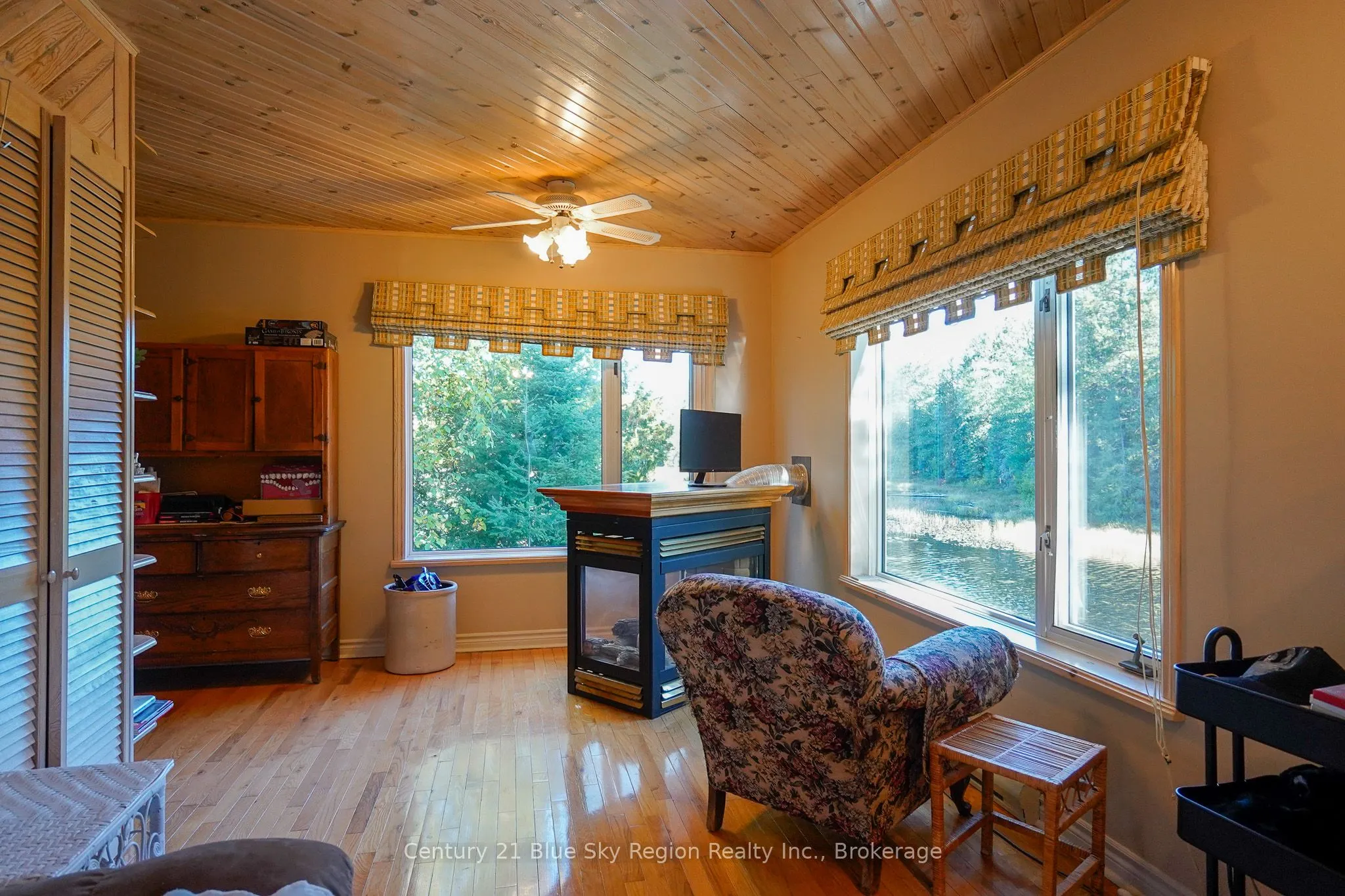 5065 Highway 11 N