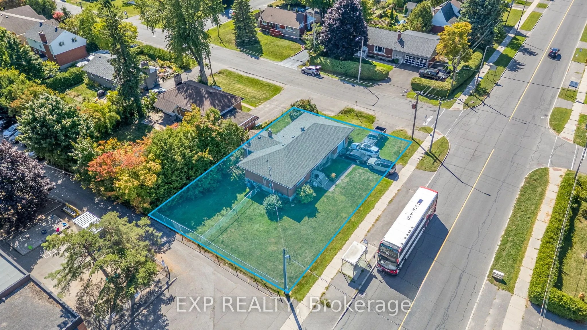 150 Meadowlands Drive W