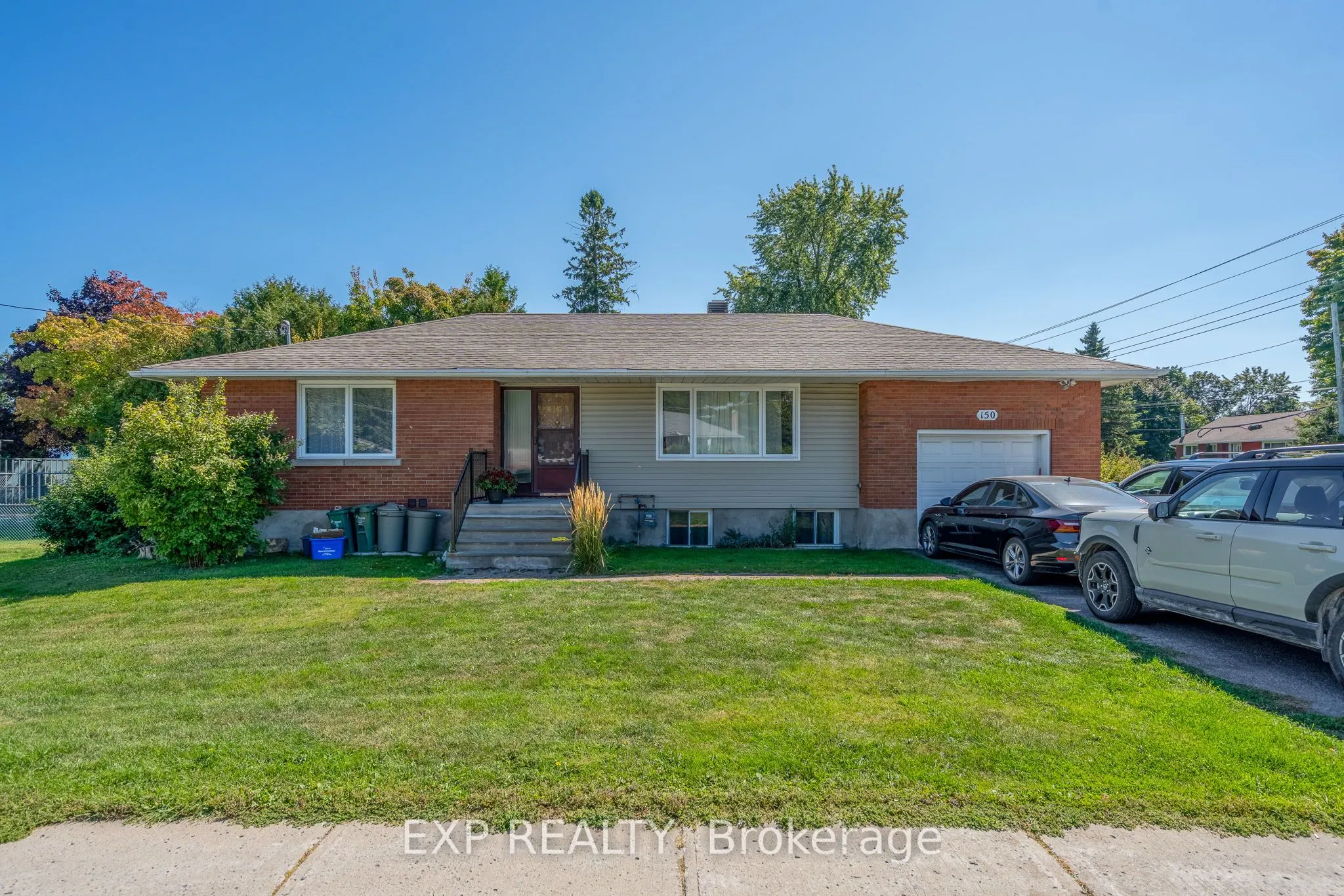 150 Meadowlands Drive W