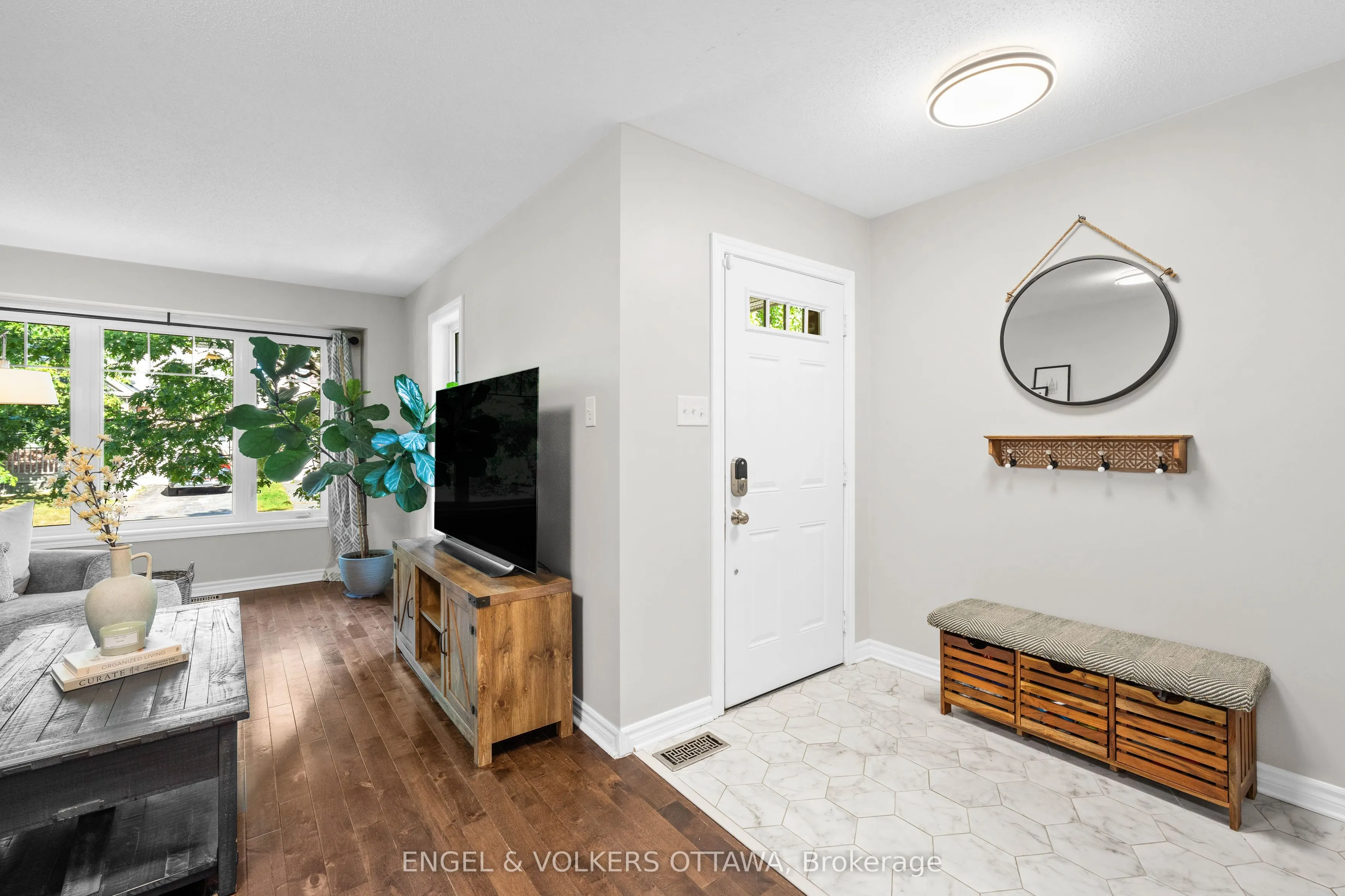 416 Vendevale Avenue