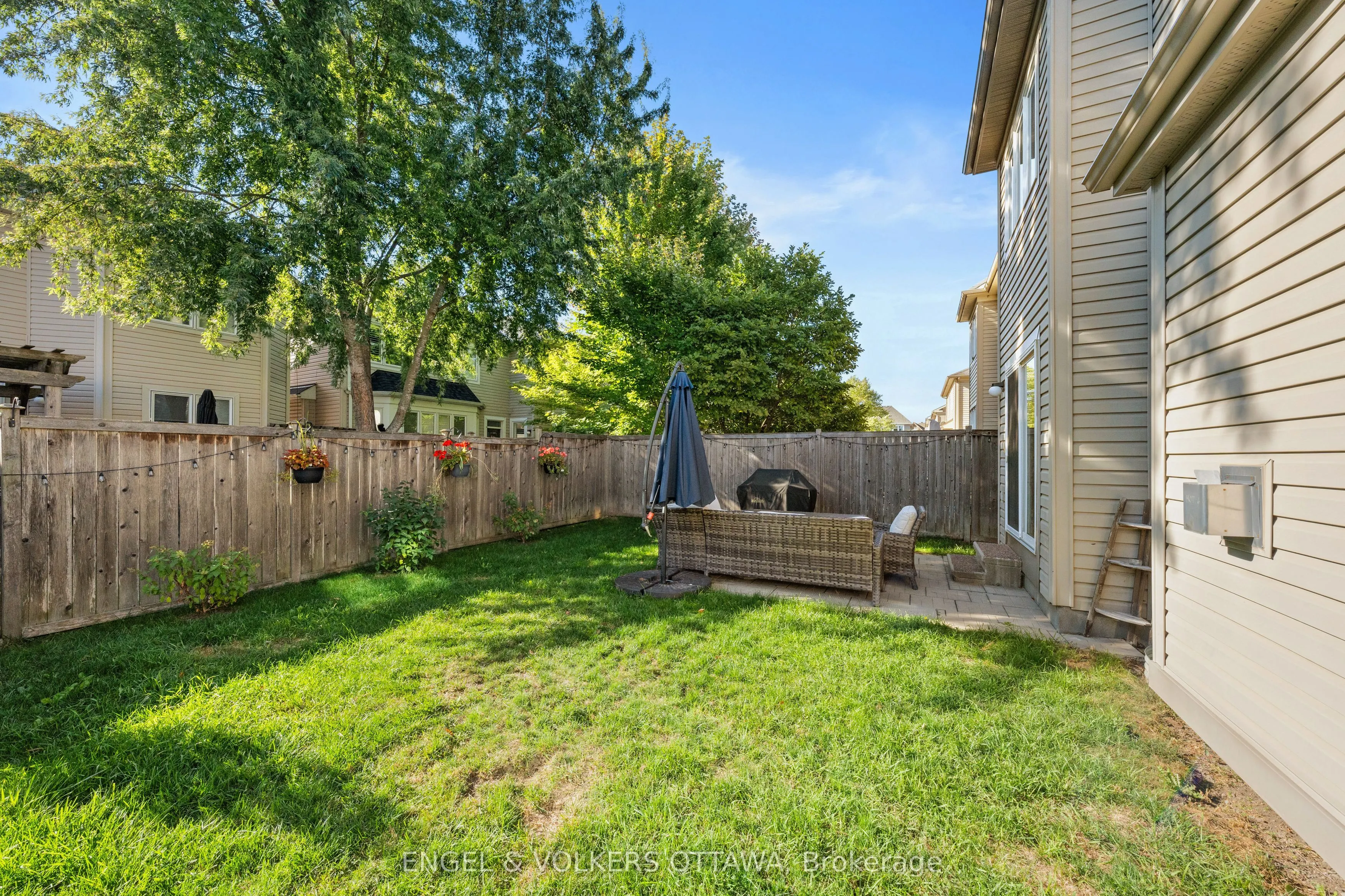 416 Vendevale Avenue