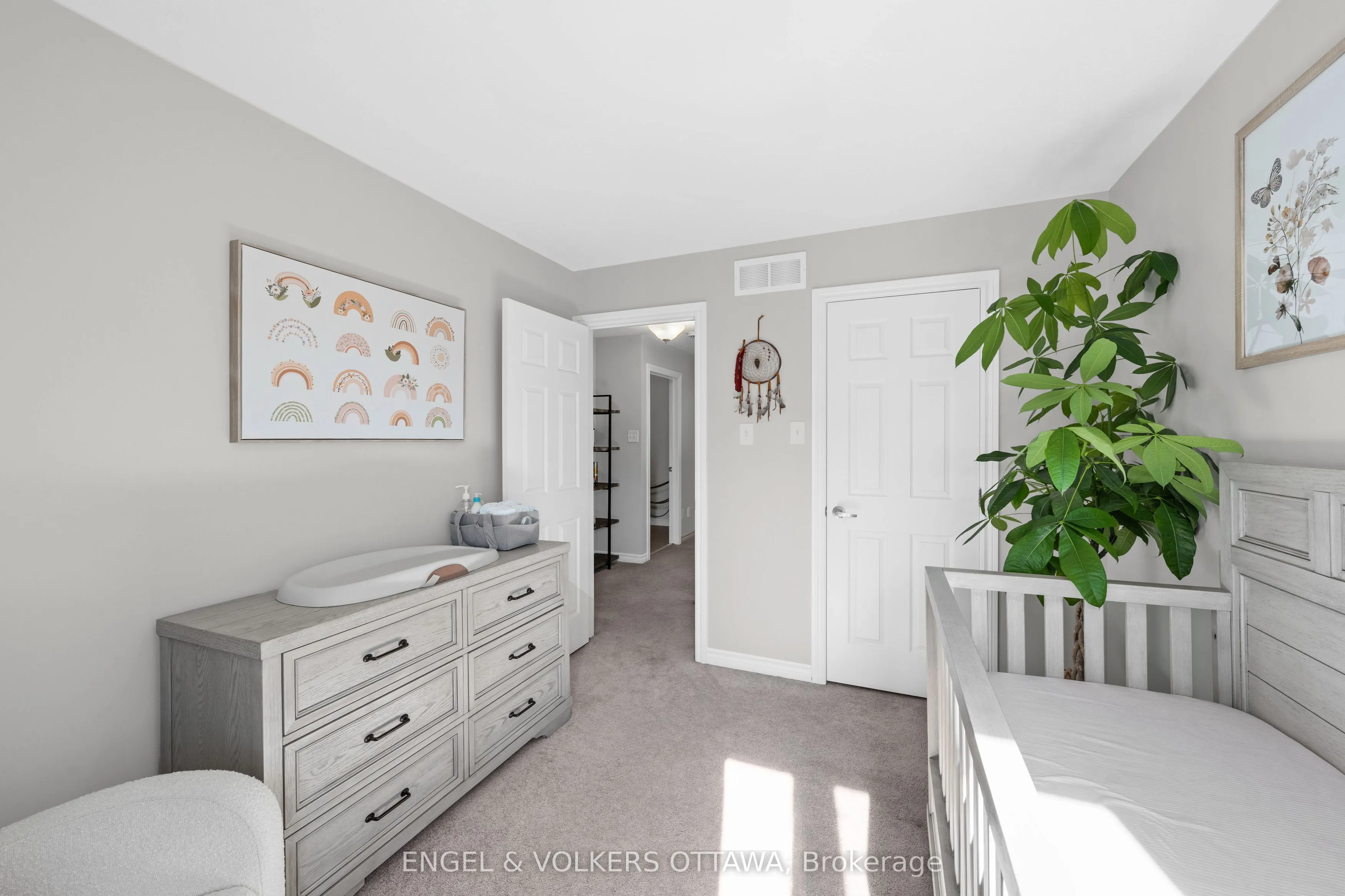 416 Vendevale Avenue