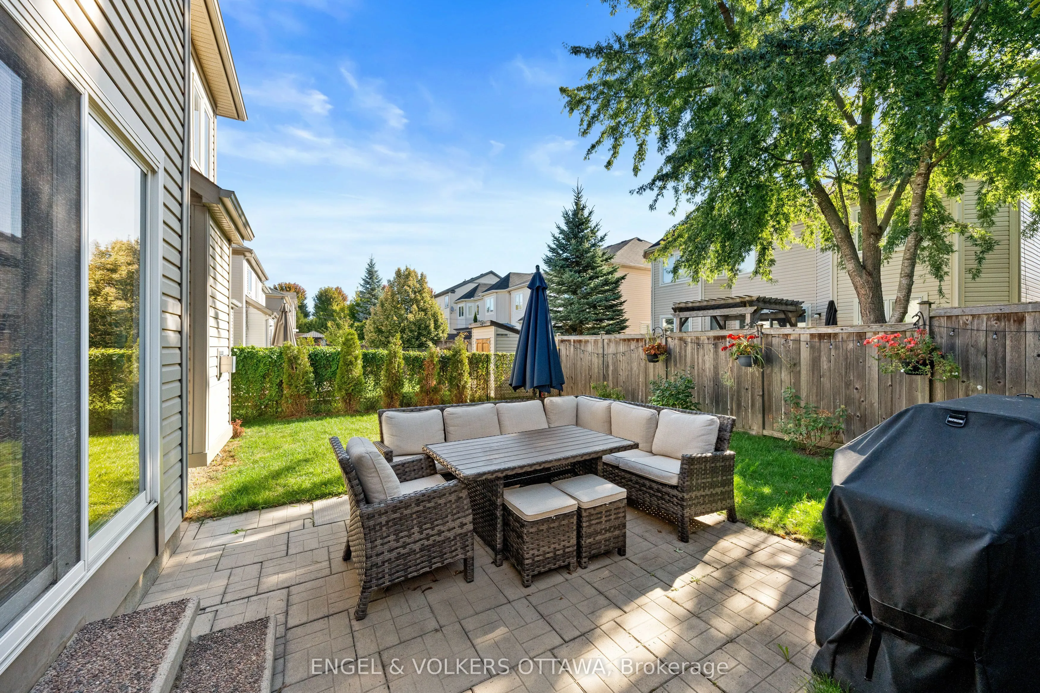 416 Vendevale Avenue