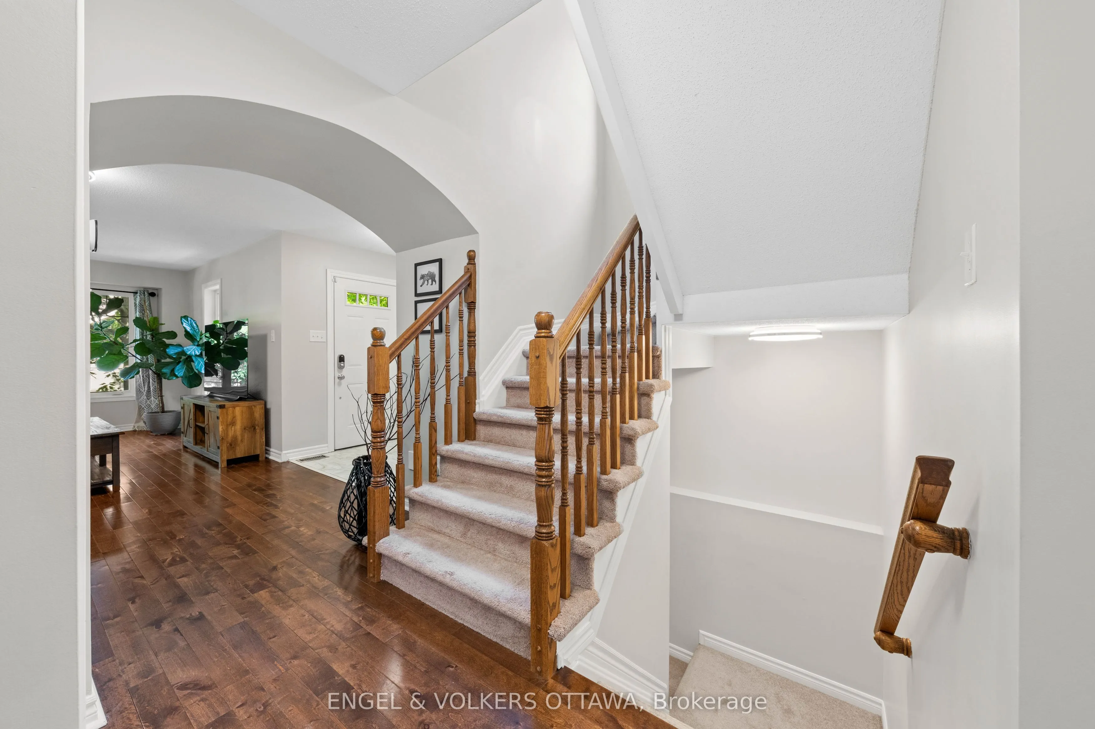 416 Vendevale Avenue