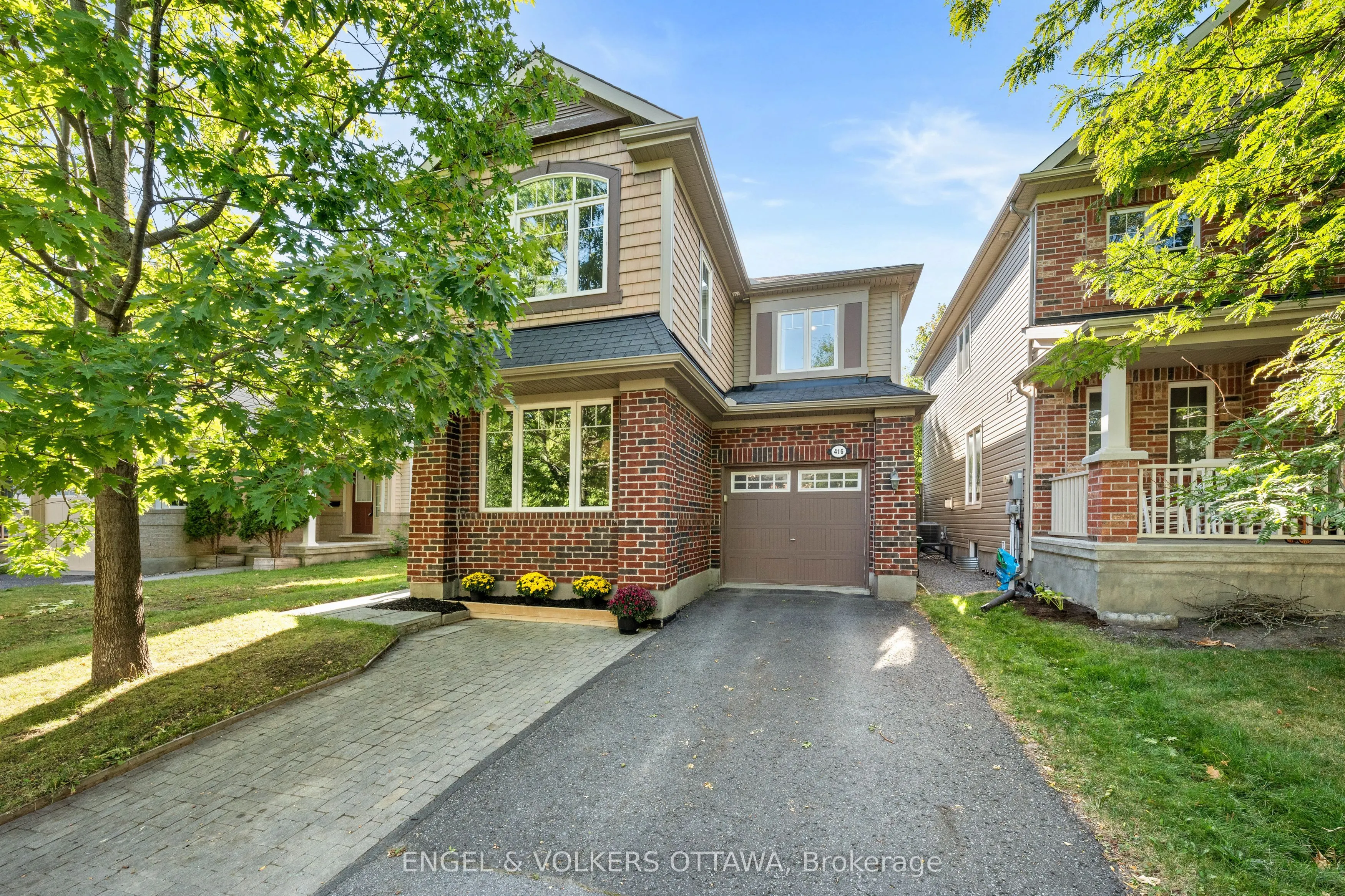 416 Vendevale Avenue