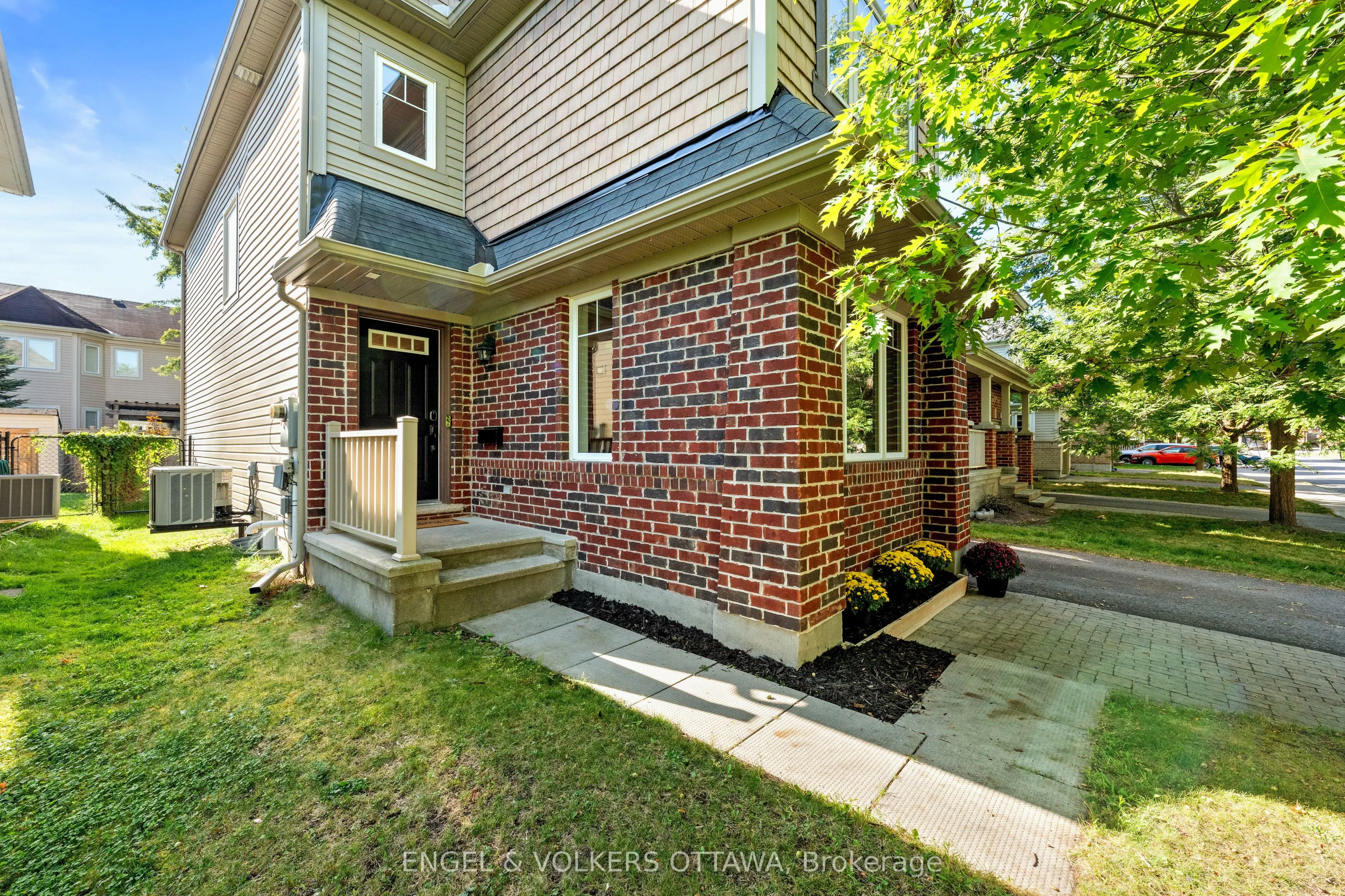 416 Vendevale Avenue
