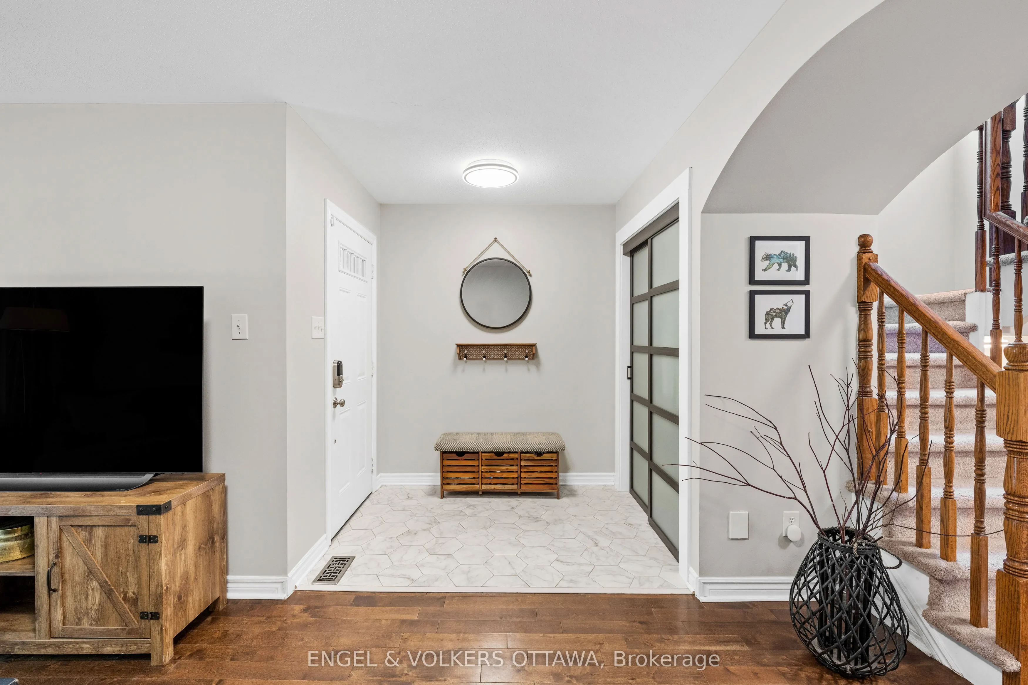 416 Vendevale Avenue