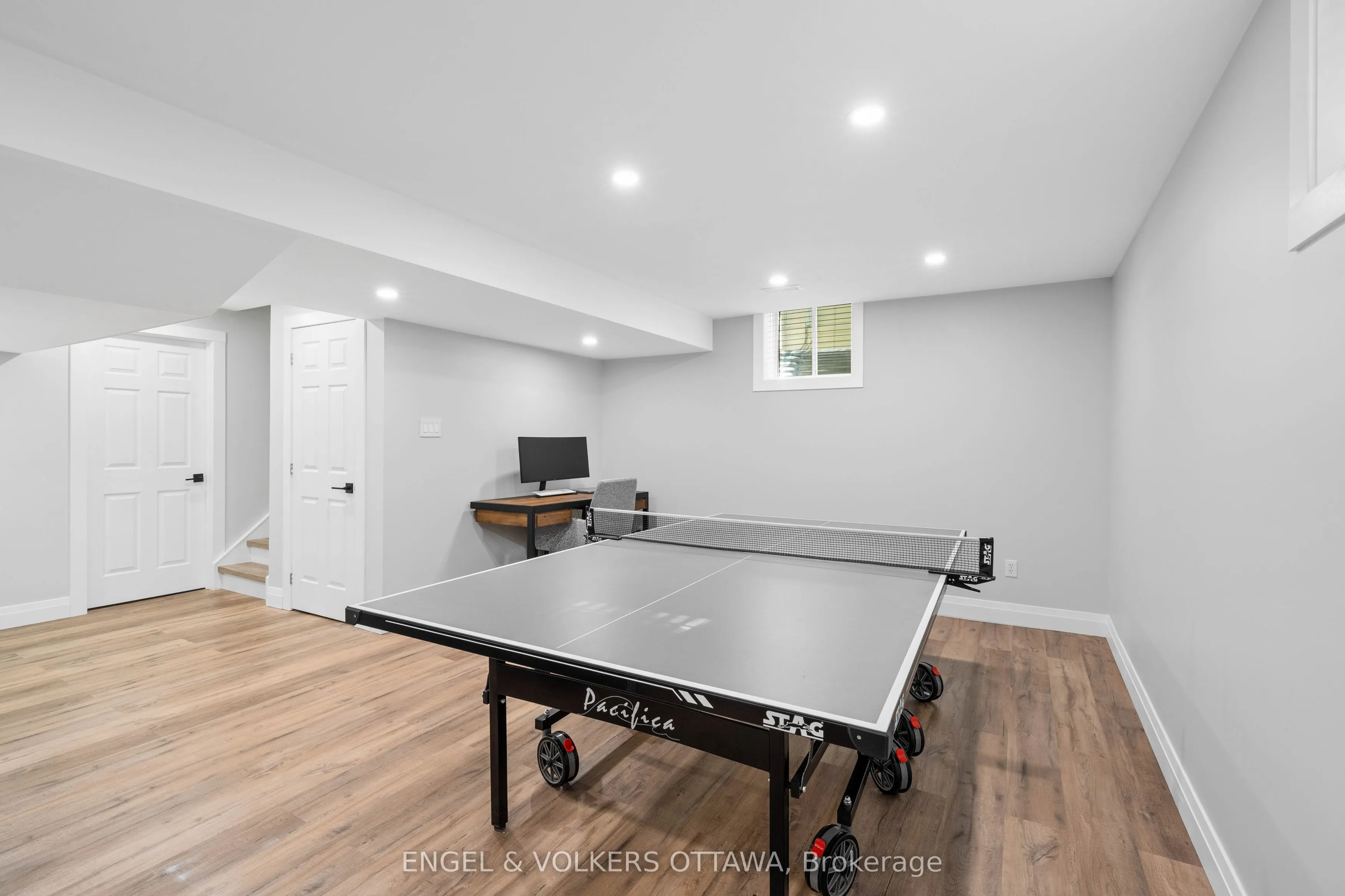 416 Vendevale Avenue