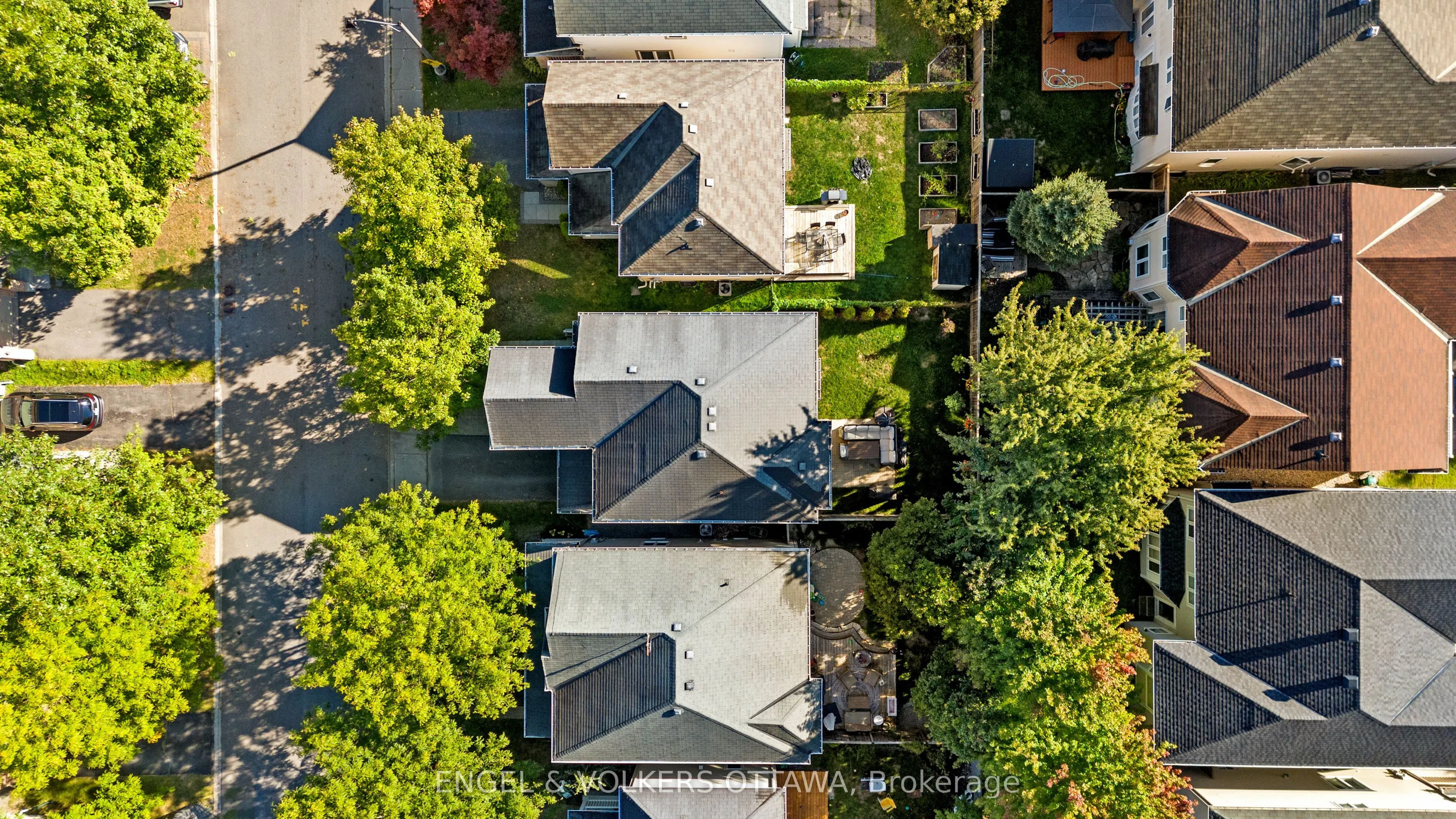 416 Vendevale Avenue
