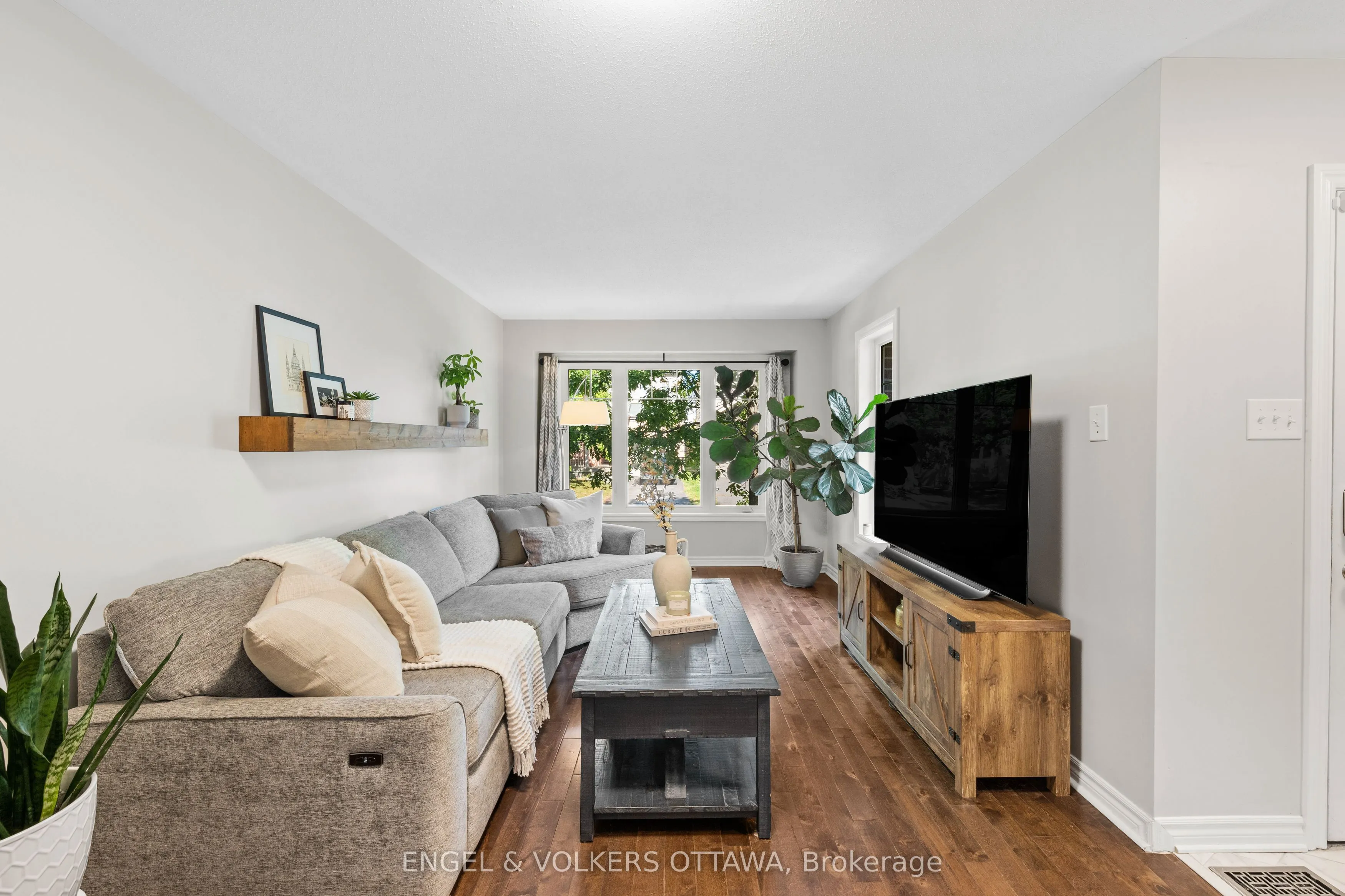 416 Vendevale Avenue