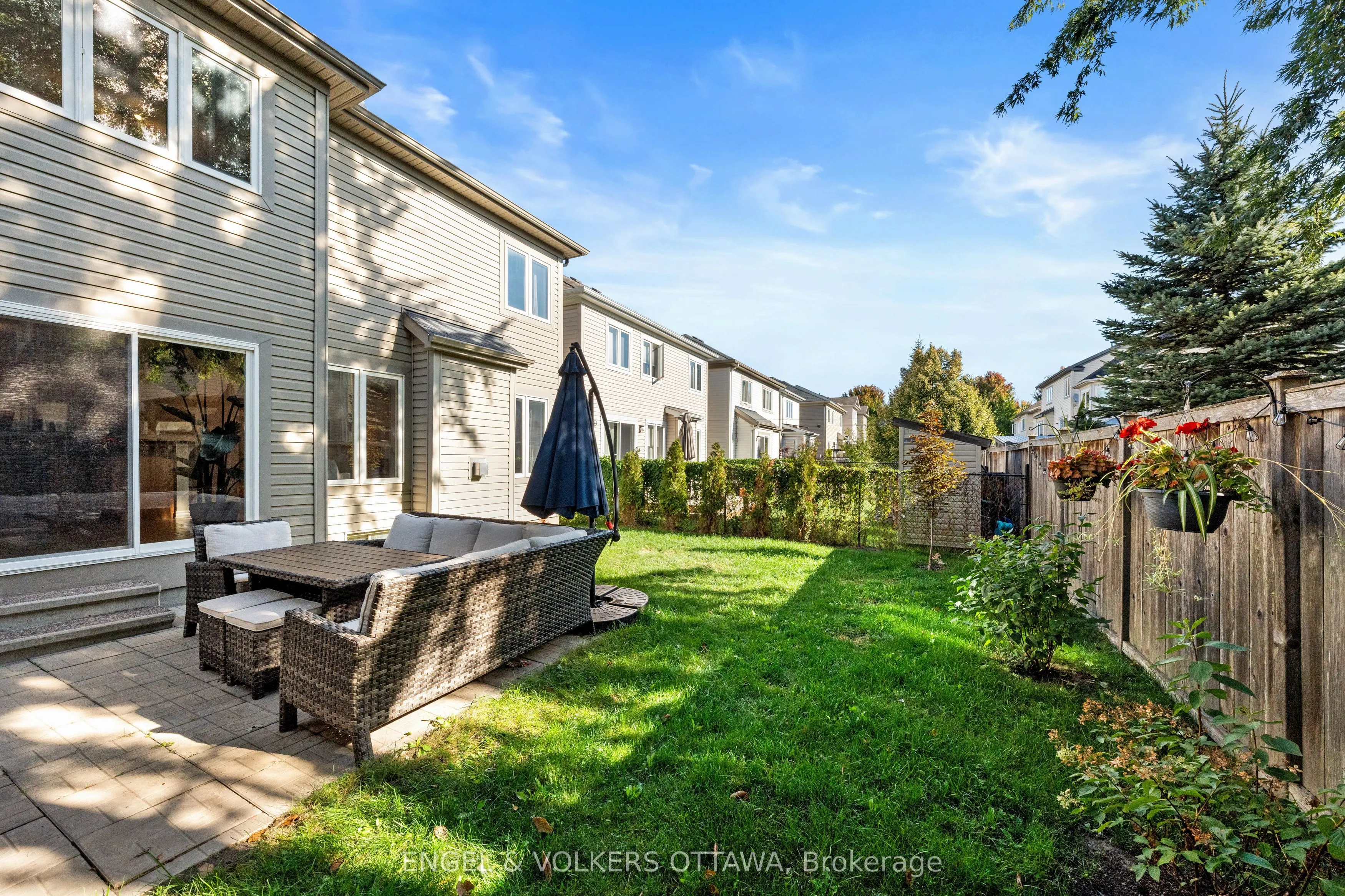 416 Vendevale Avenue