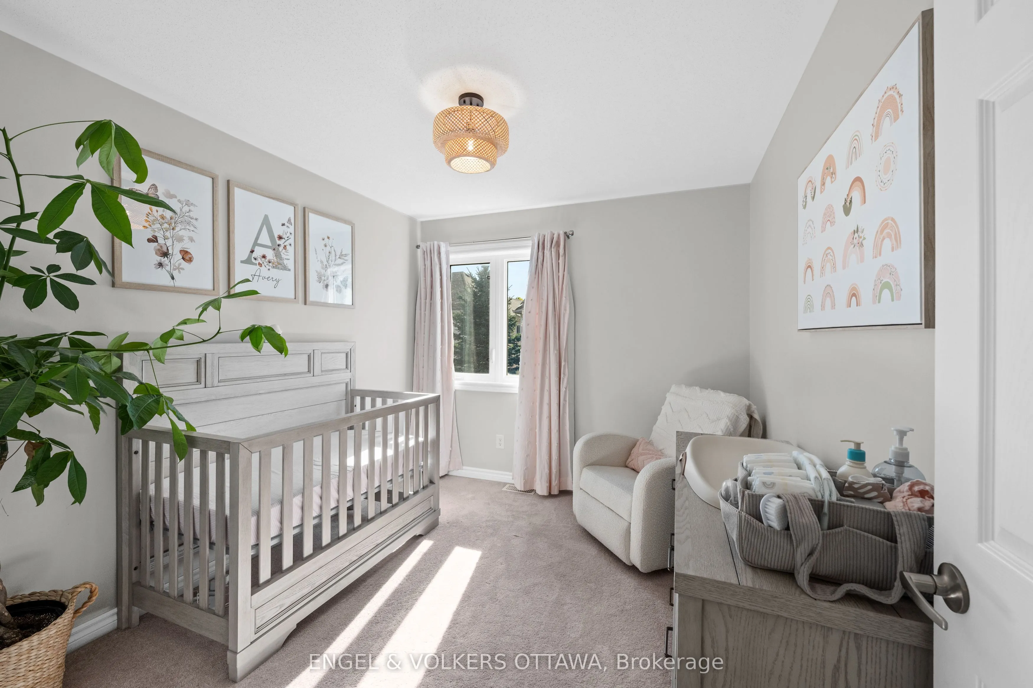 416 Vendevale Avenue