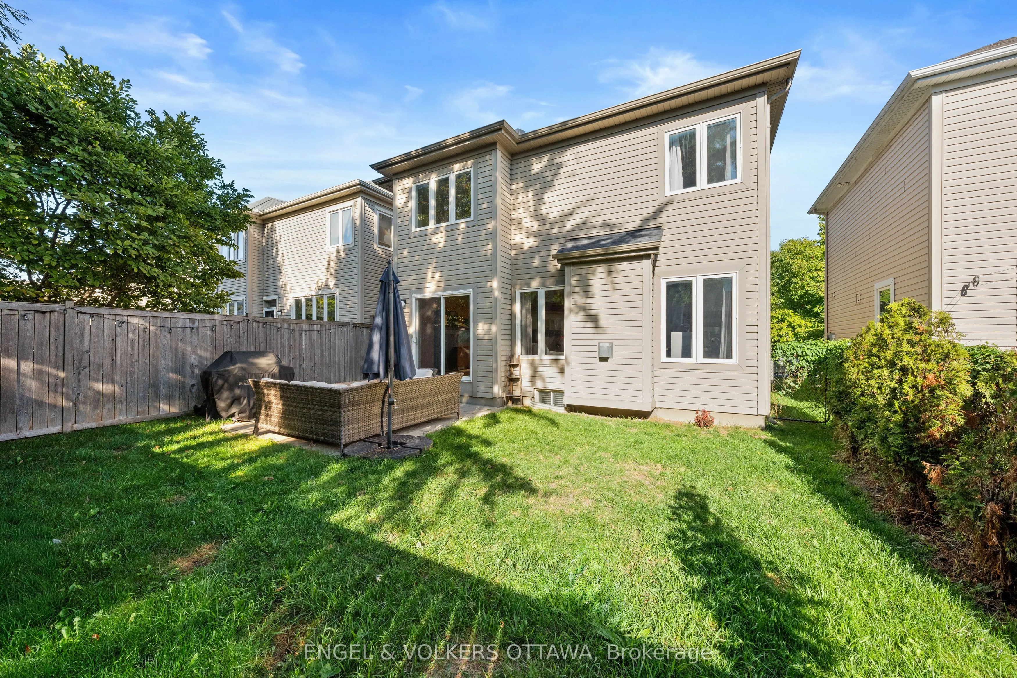 416 Vendevale Avenue