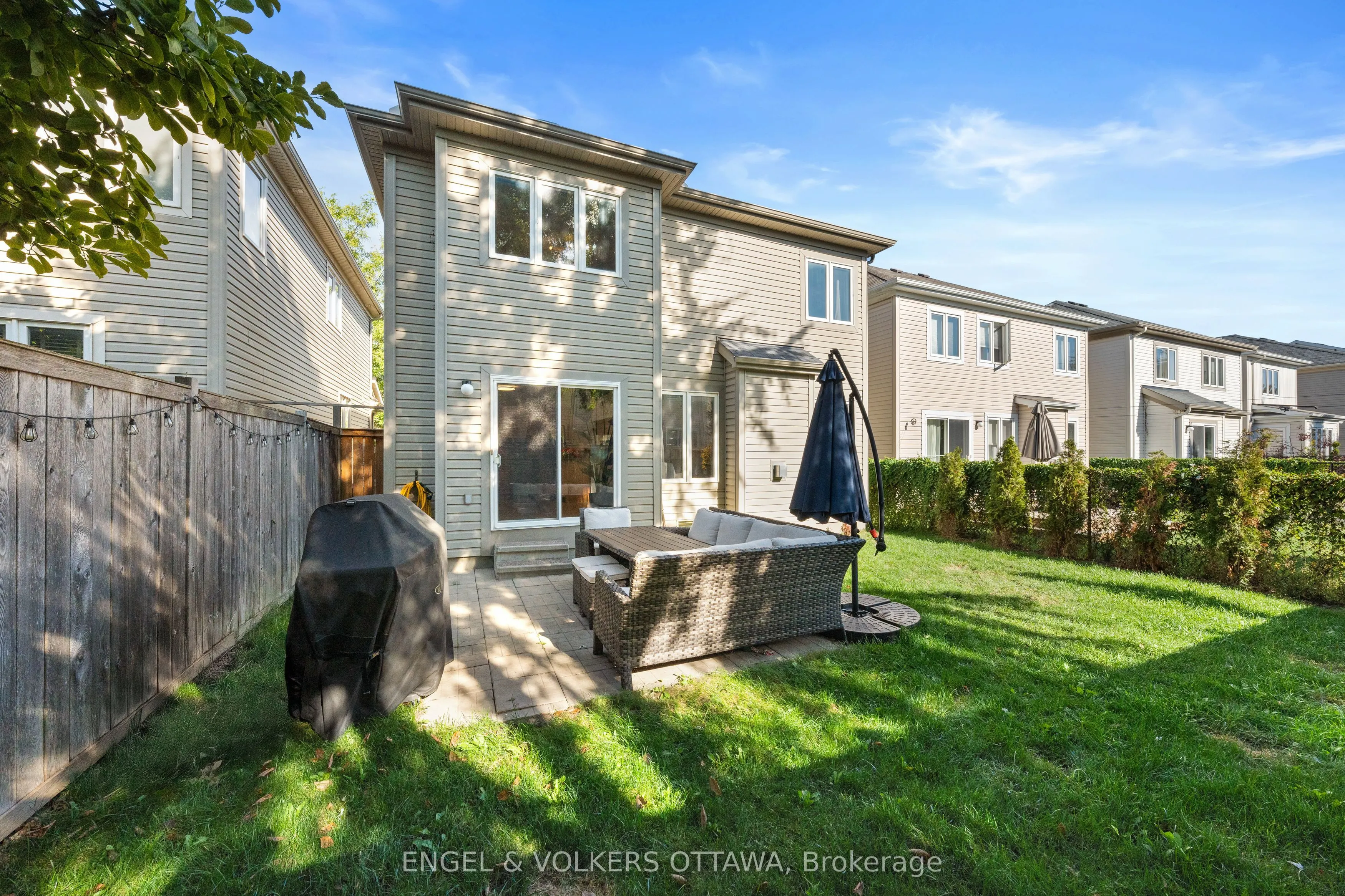 416 Vendevale Avenue