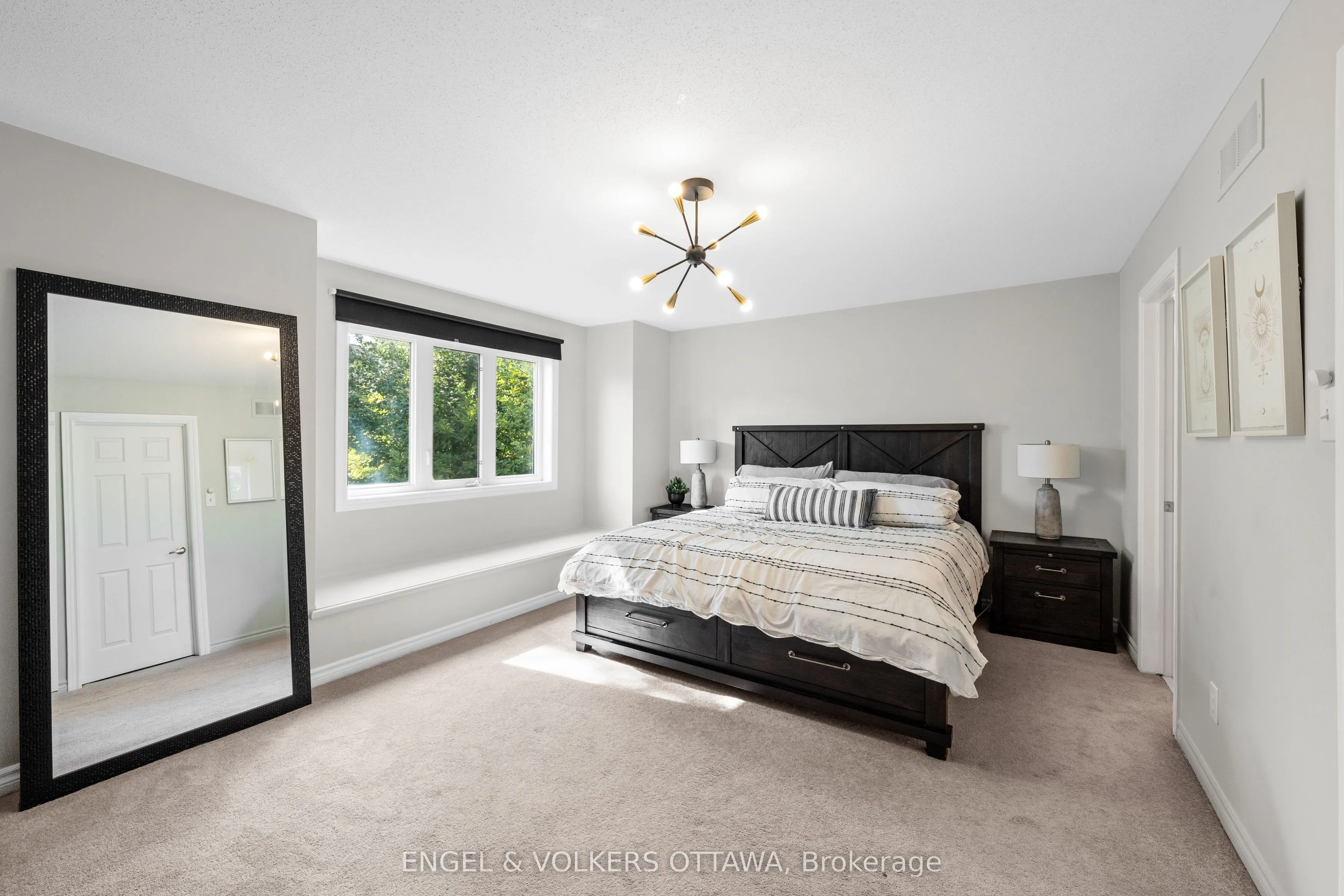 416 Vendevale Avenue