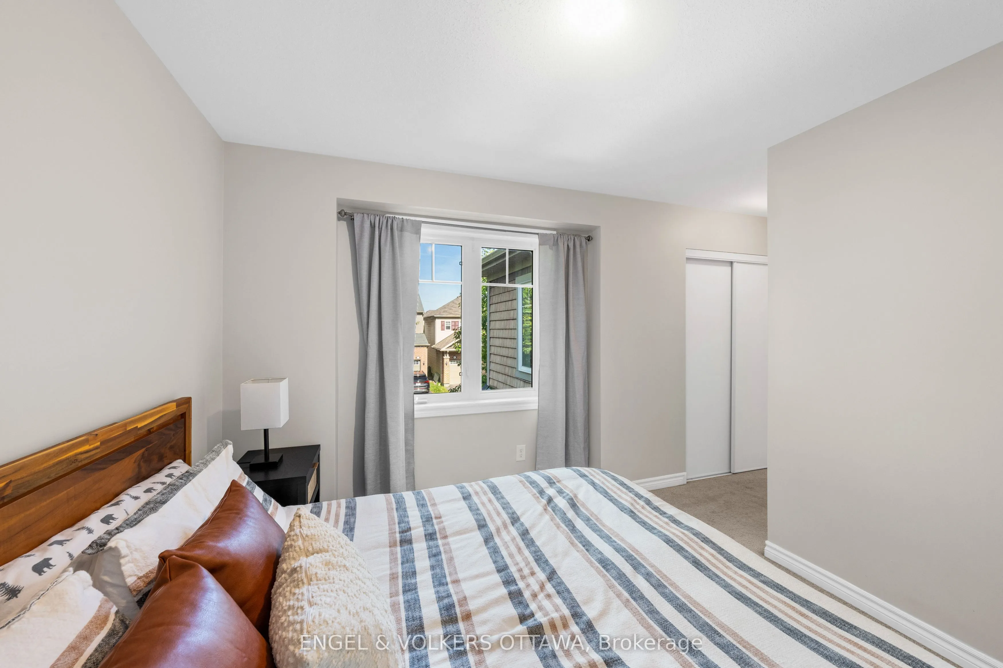 416 Vendevale Avenue