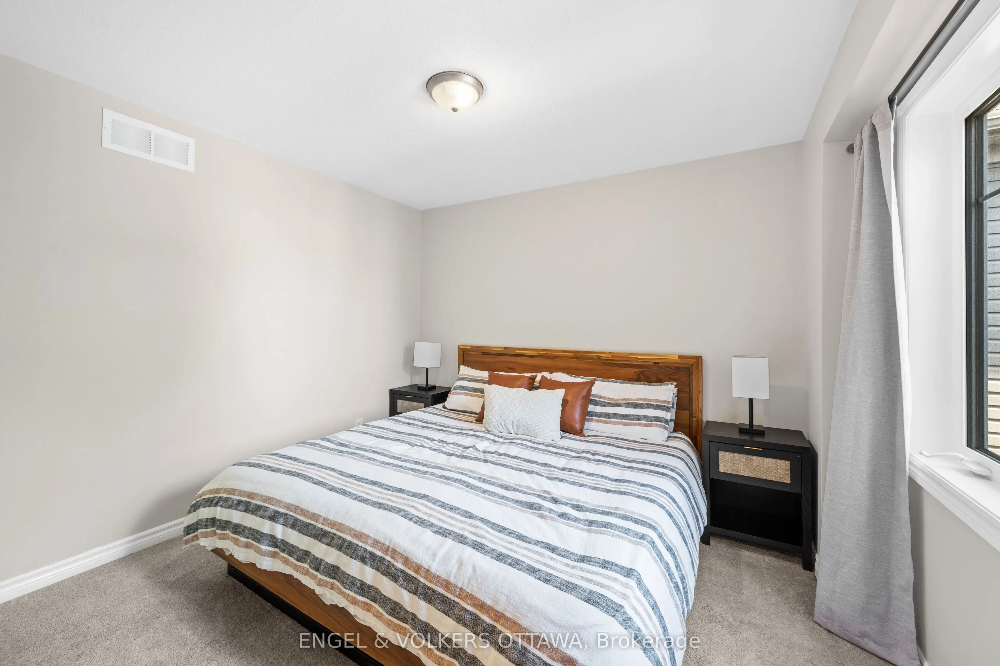 416 Vendevale Avenue