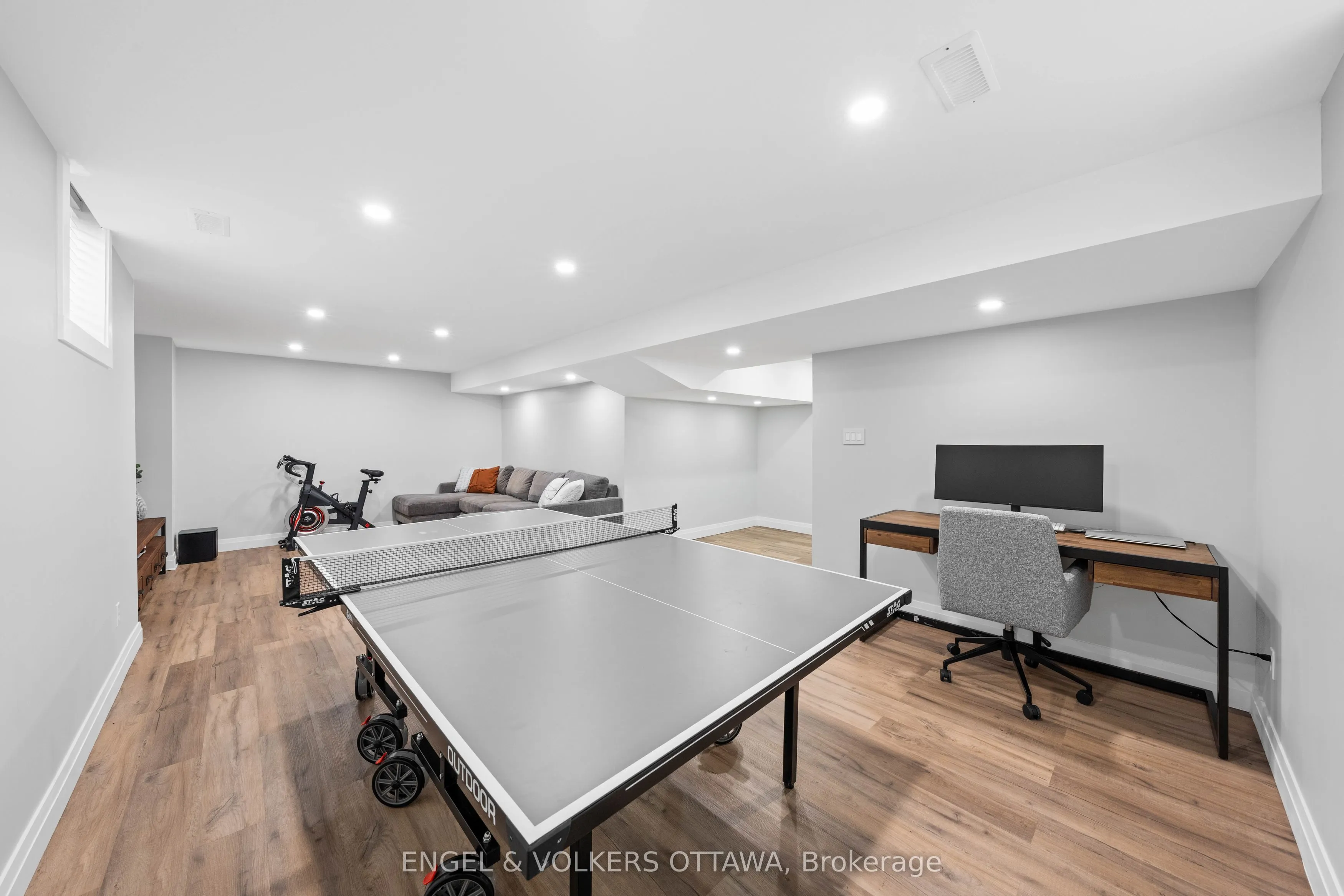 416 Vendevale Avenue