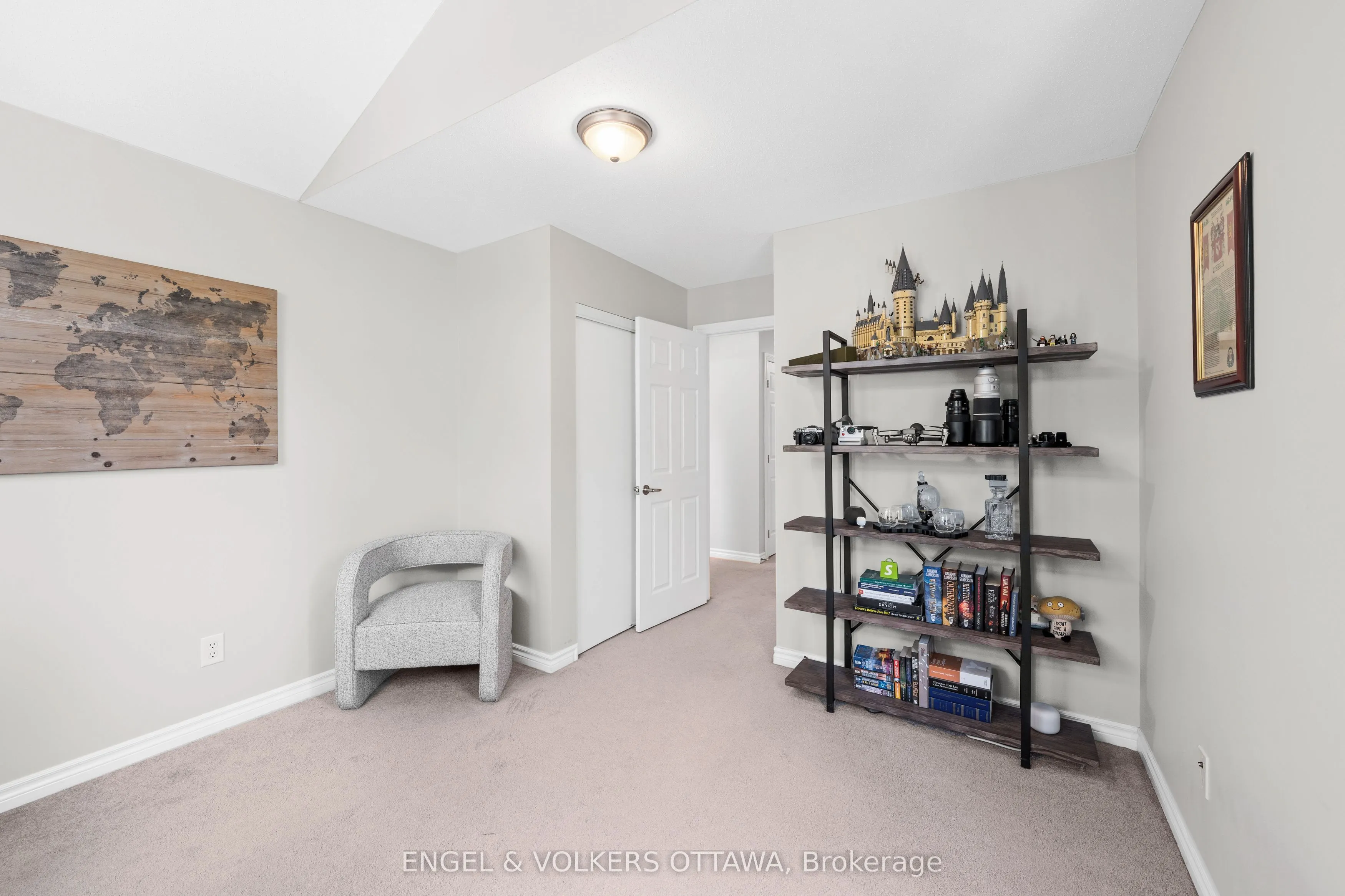 416 Vendevale Avenue