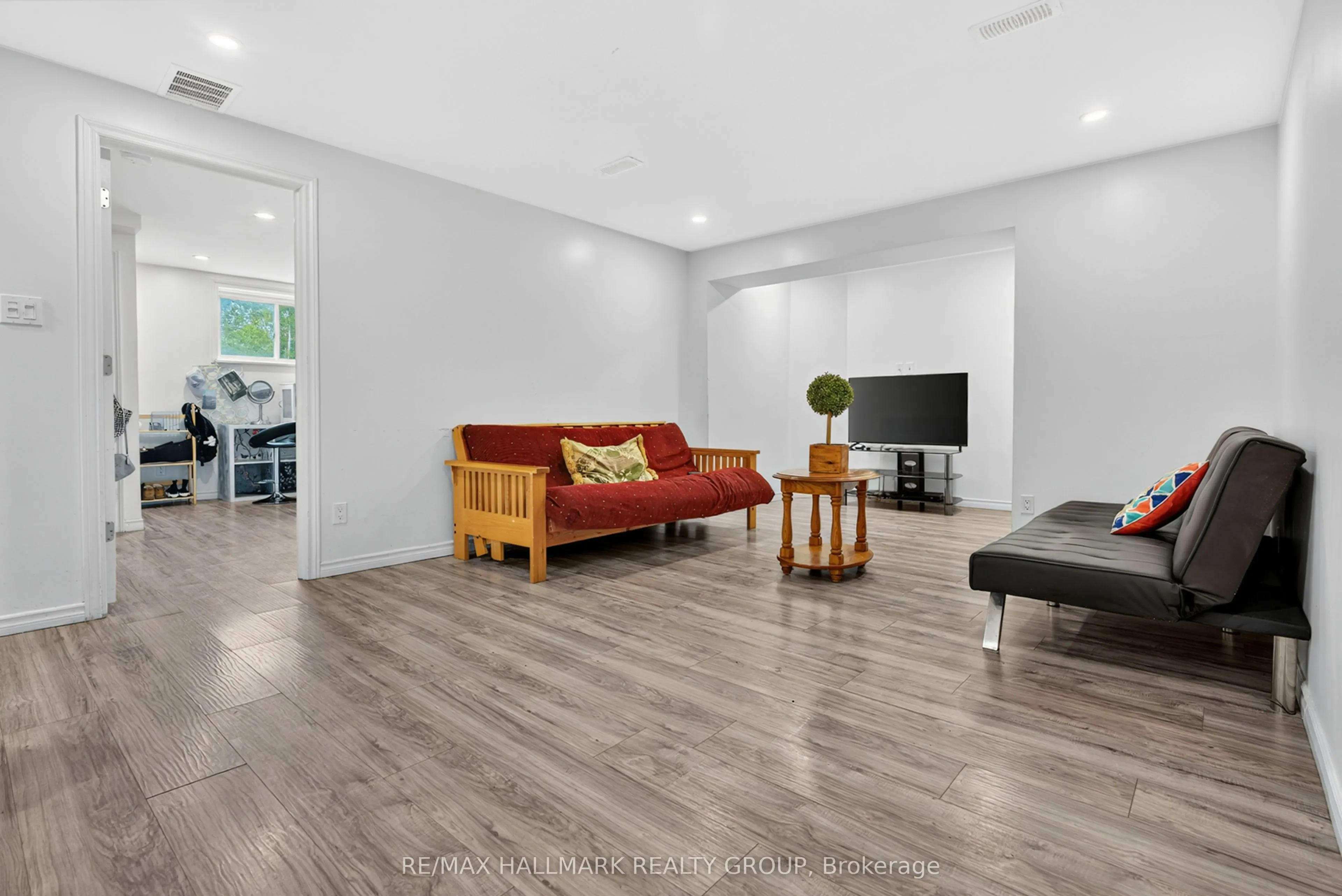 11 Rideau Crossing Crescent