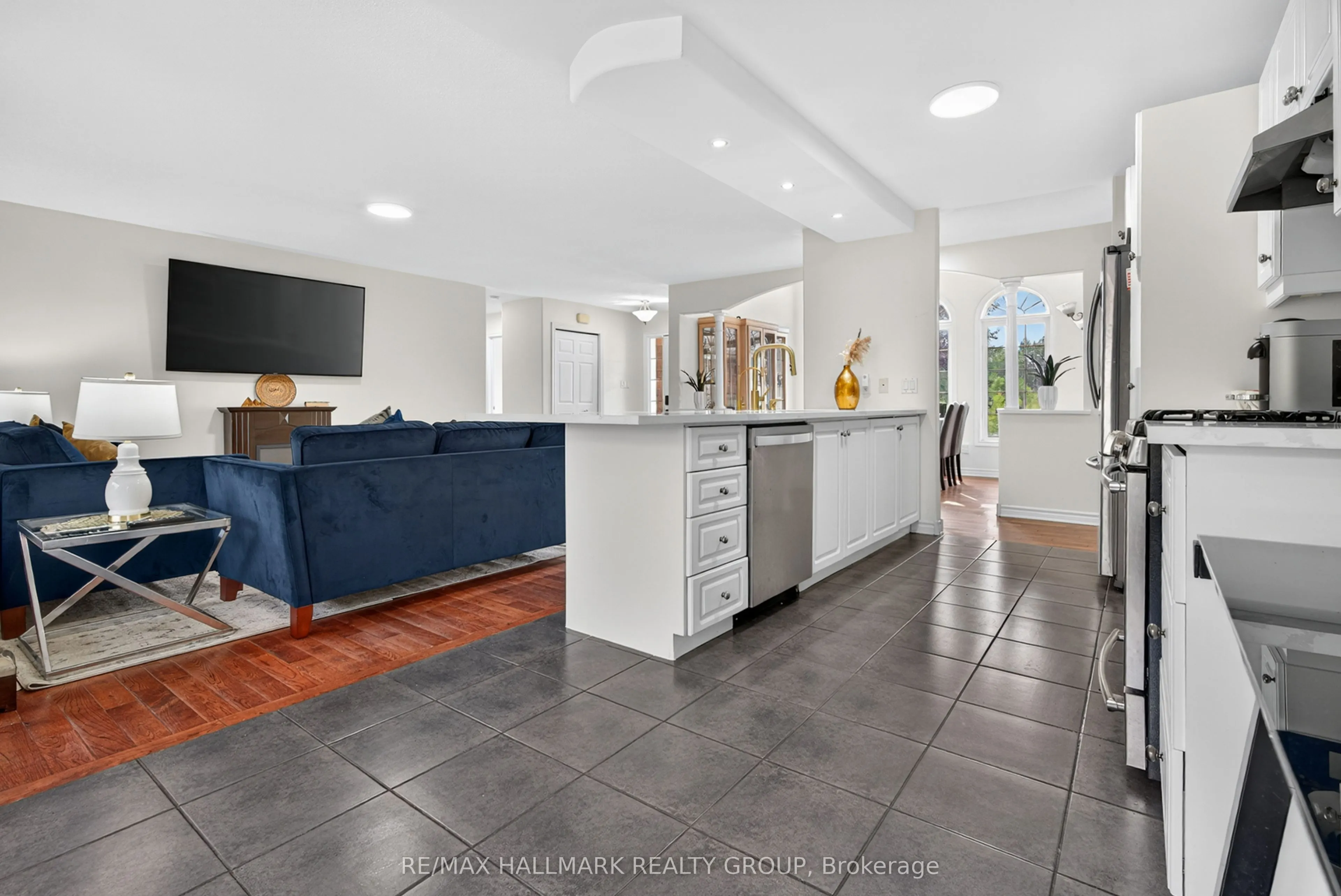 11 Rideau Crossing Crescent