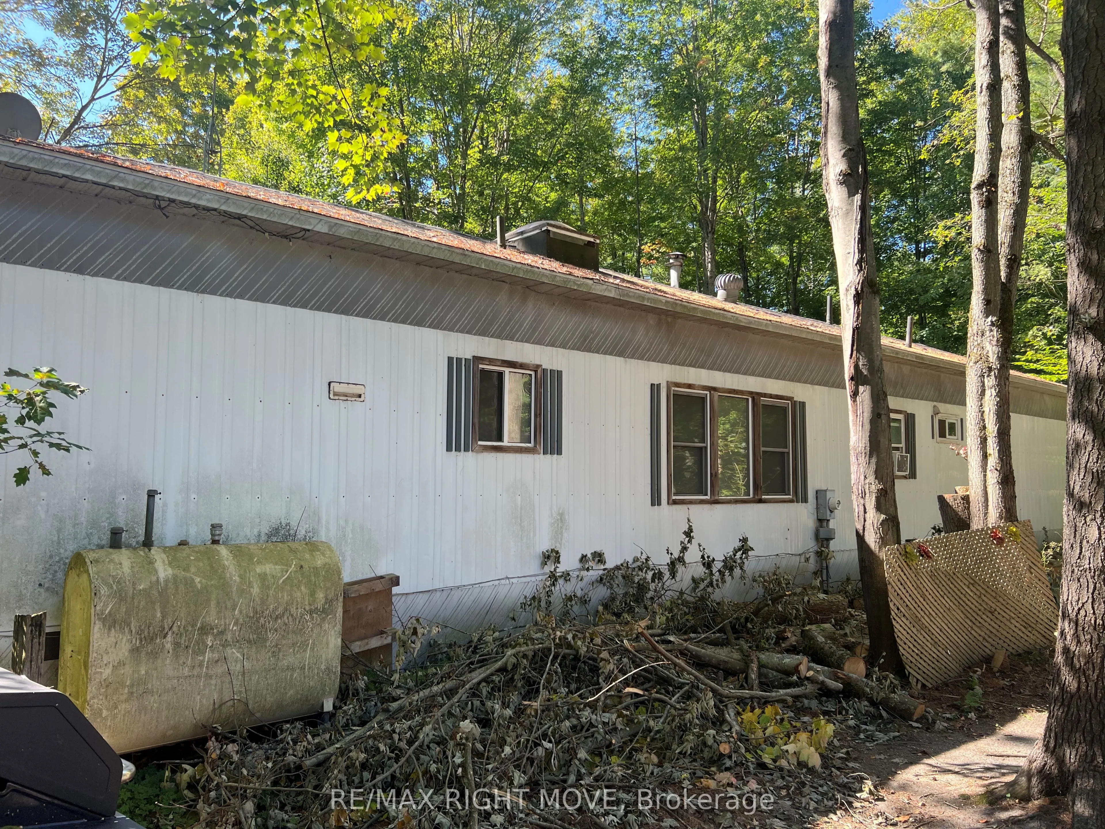 1052 4 Seasons Road