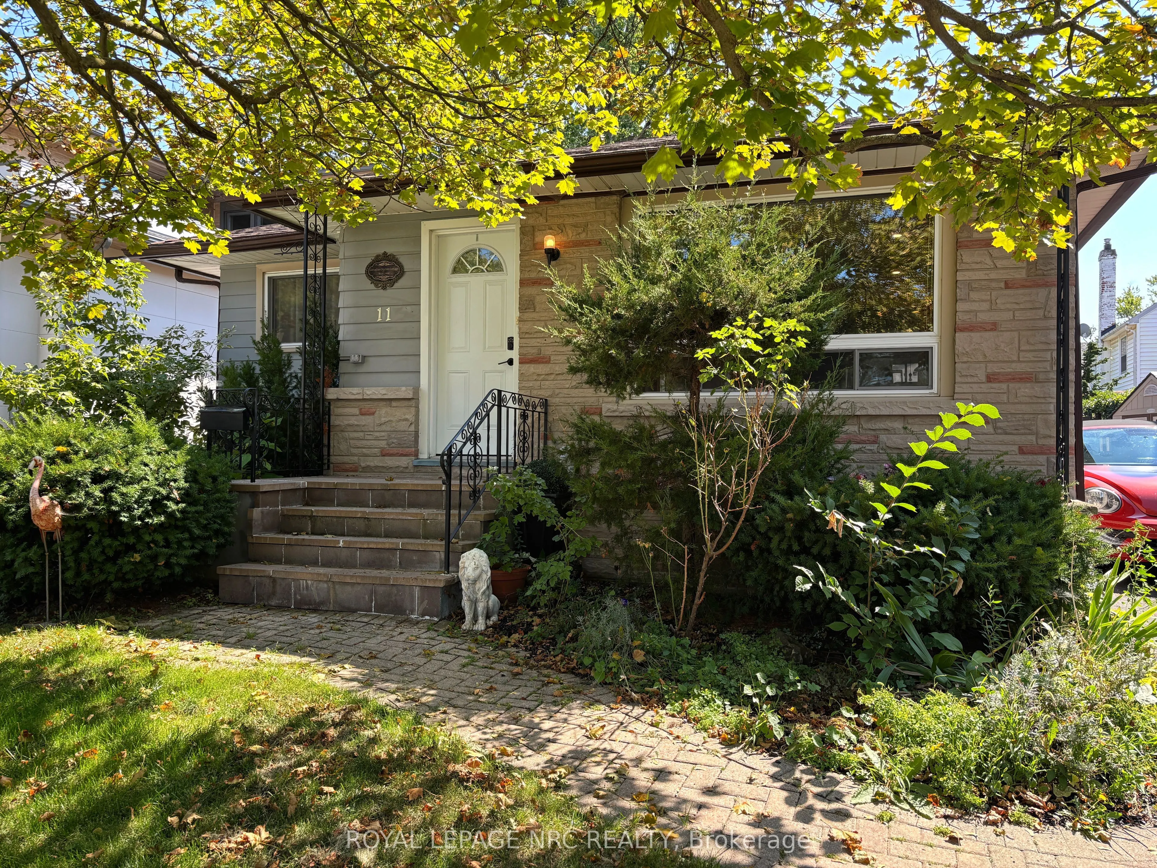 11 Rebecca Street