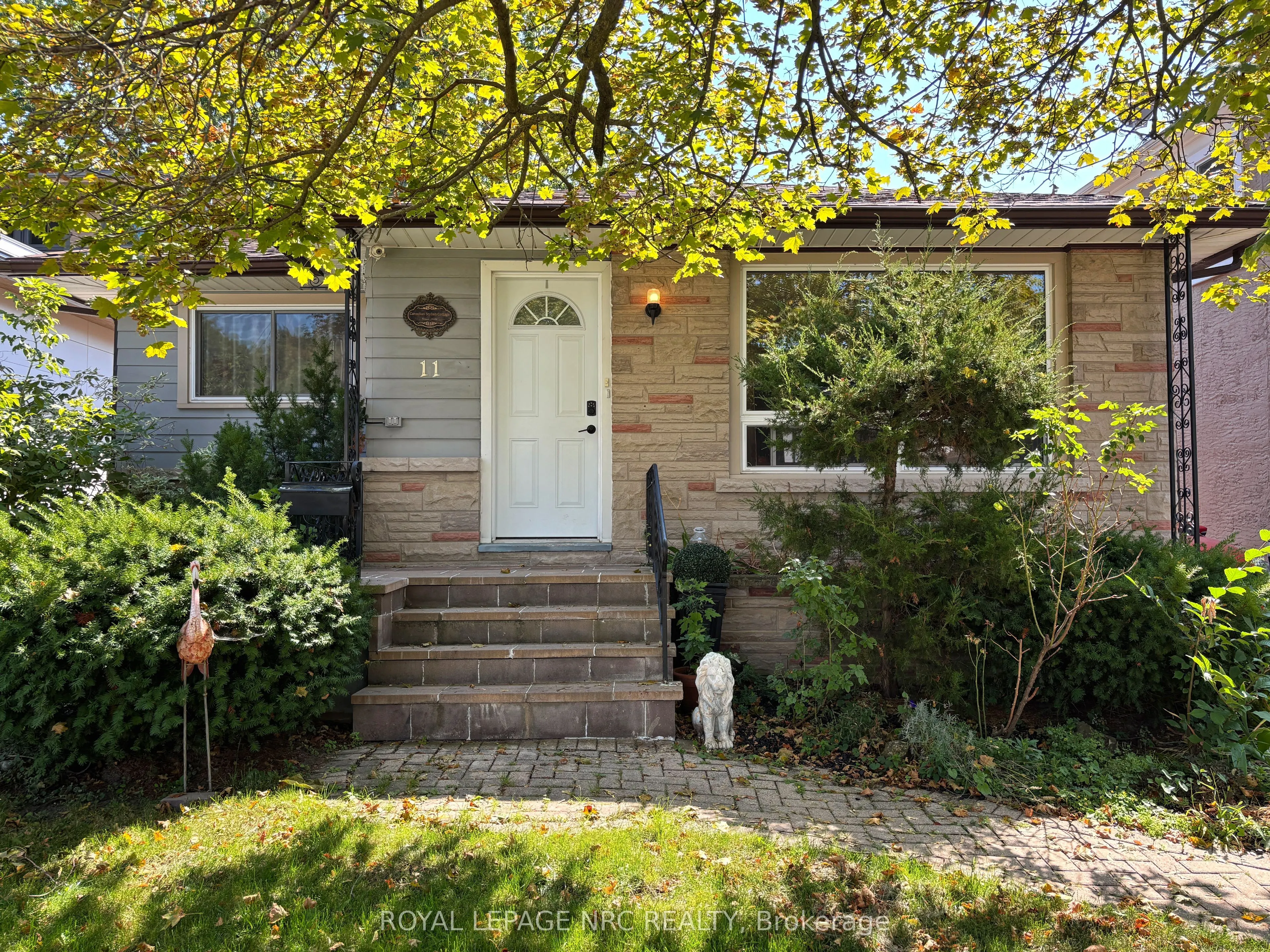 11 Rebecca Street
