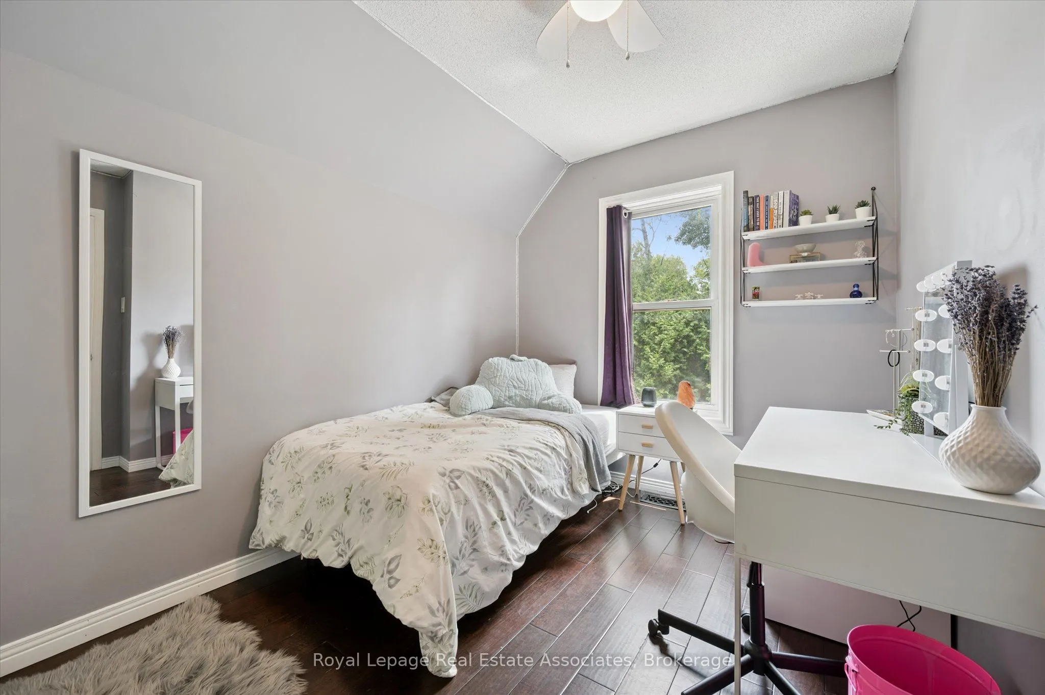23 Brock Road N