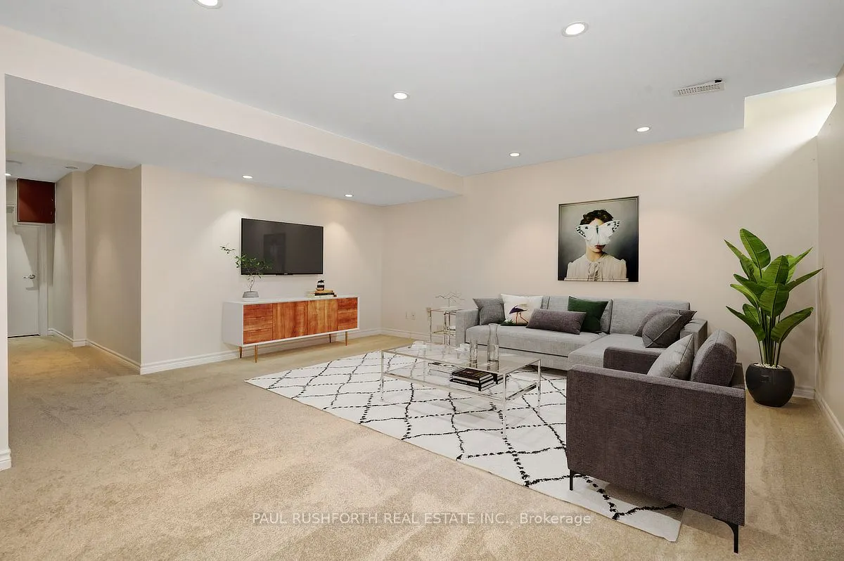 1601 HAYDON Circle