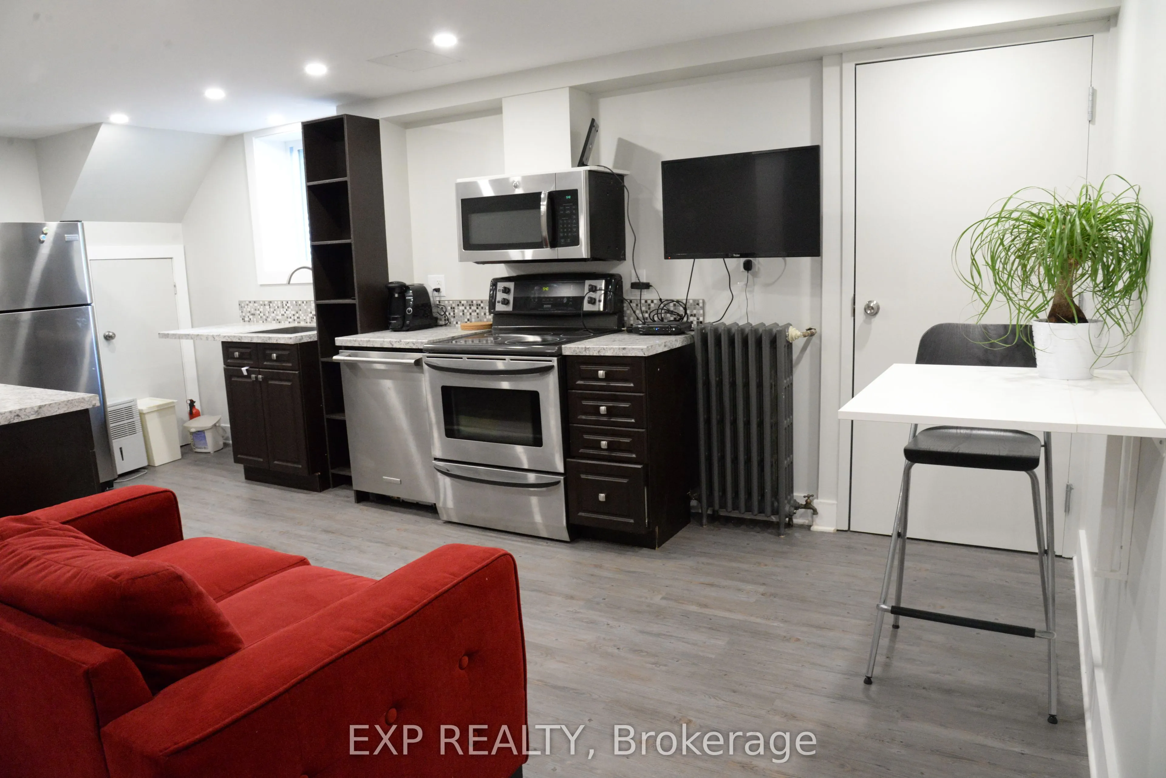 1240 Adirondack Drive, #B