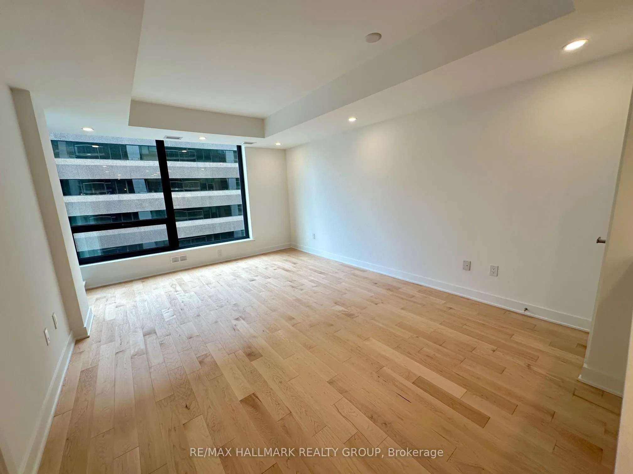 340 QUEEN Street, #701