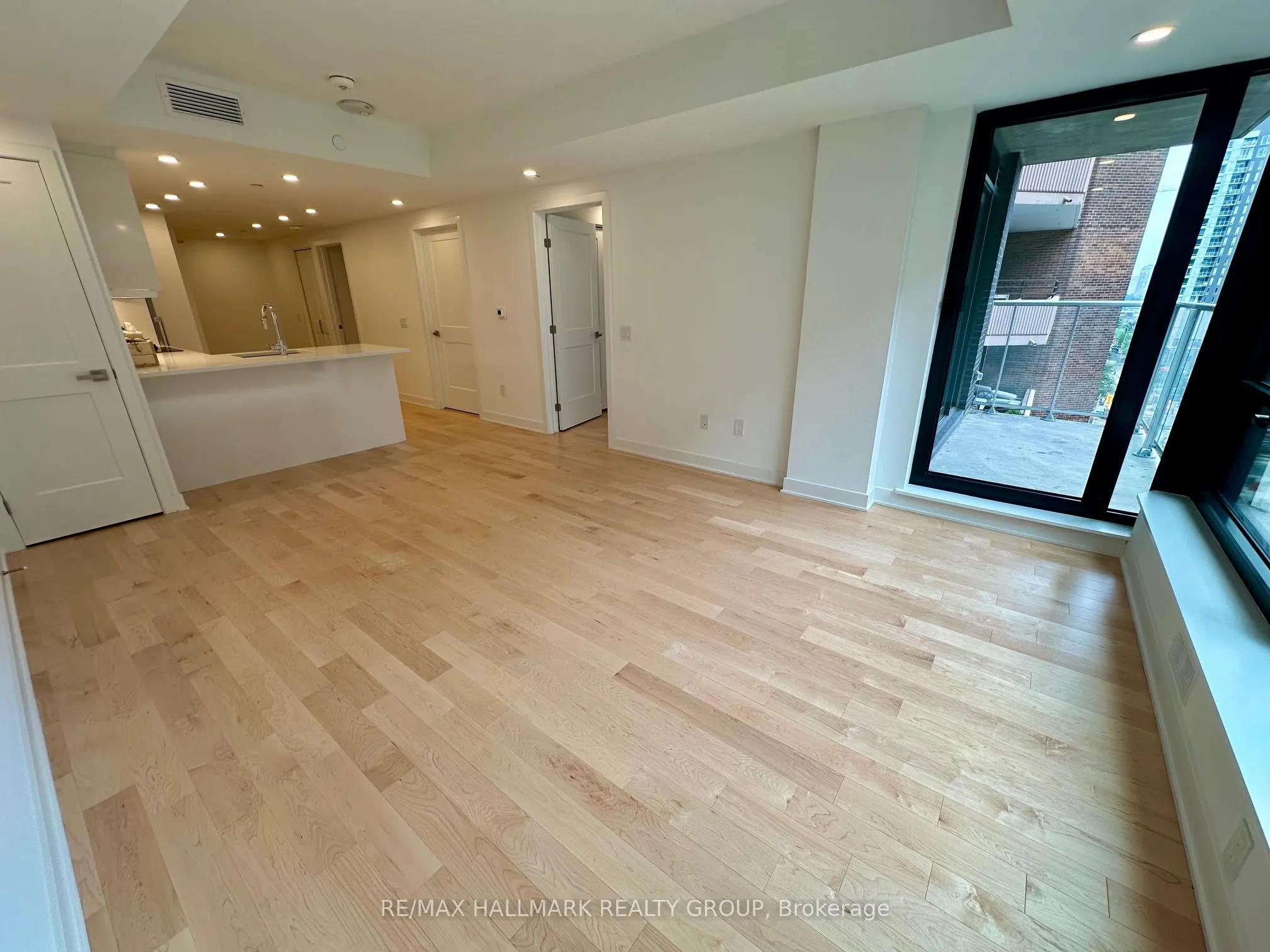 340 QUEEN Street, #701