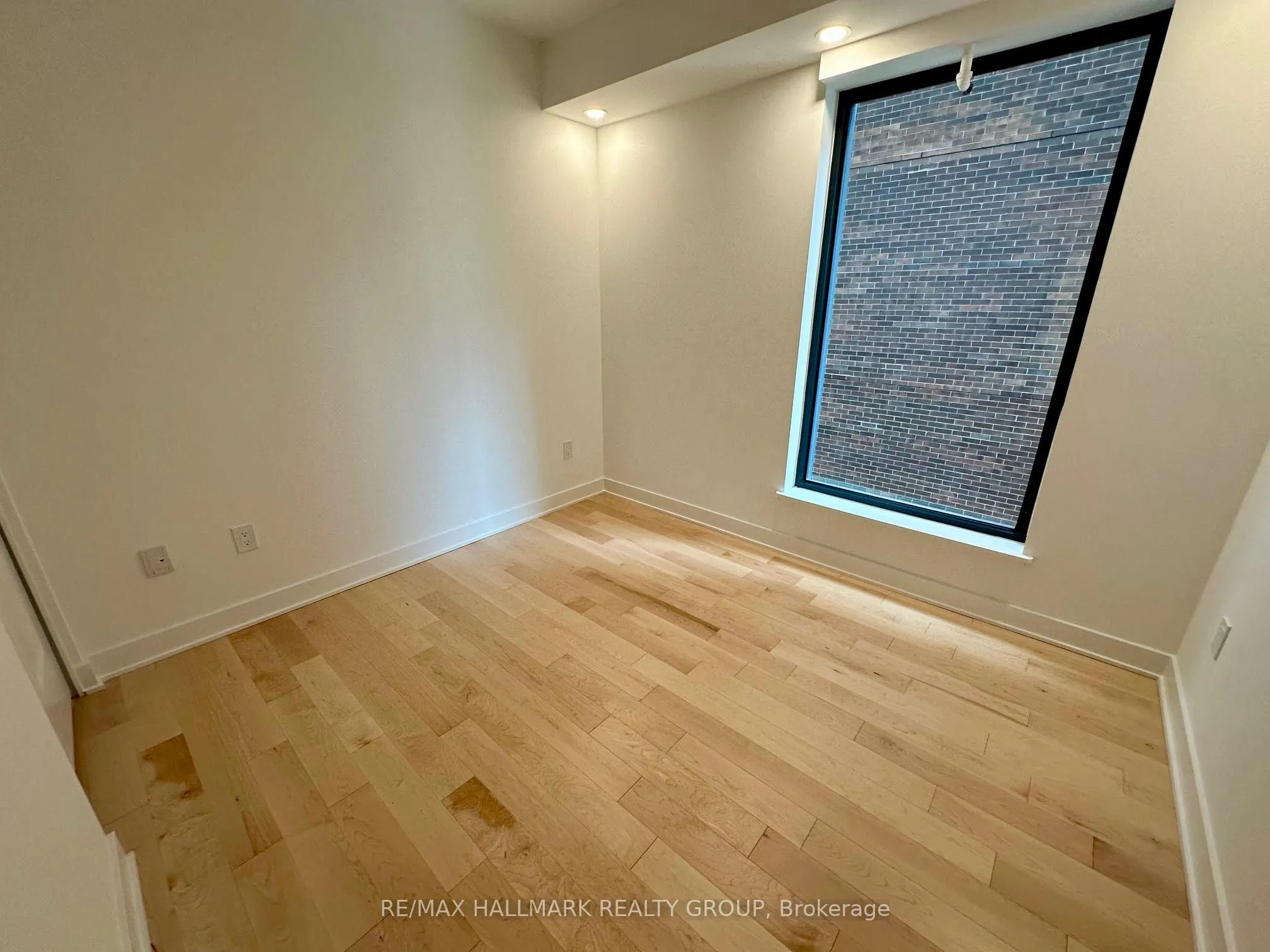 340 QUEEN Street, #701