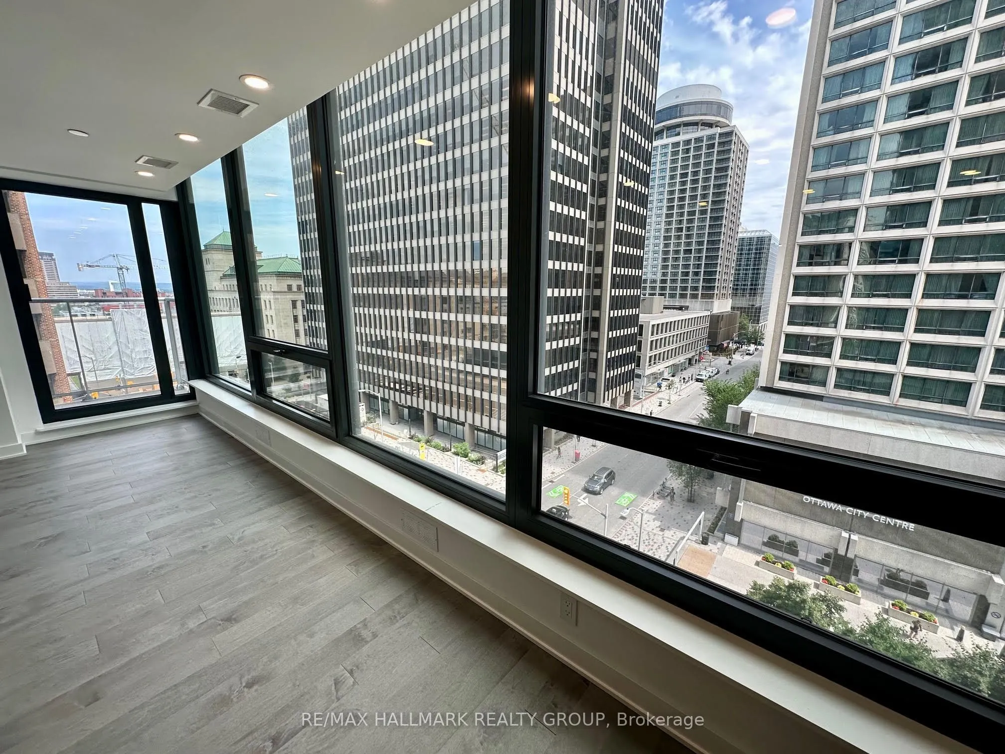 340 QUEEN Street, #706