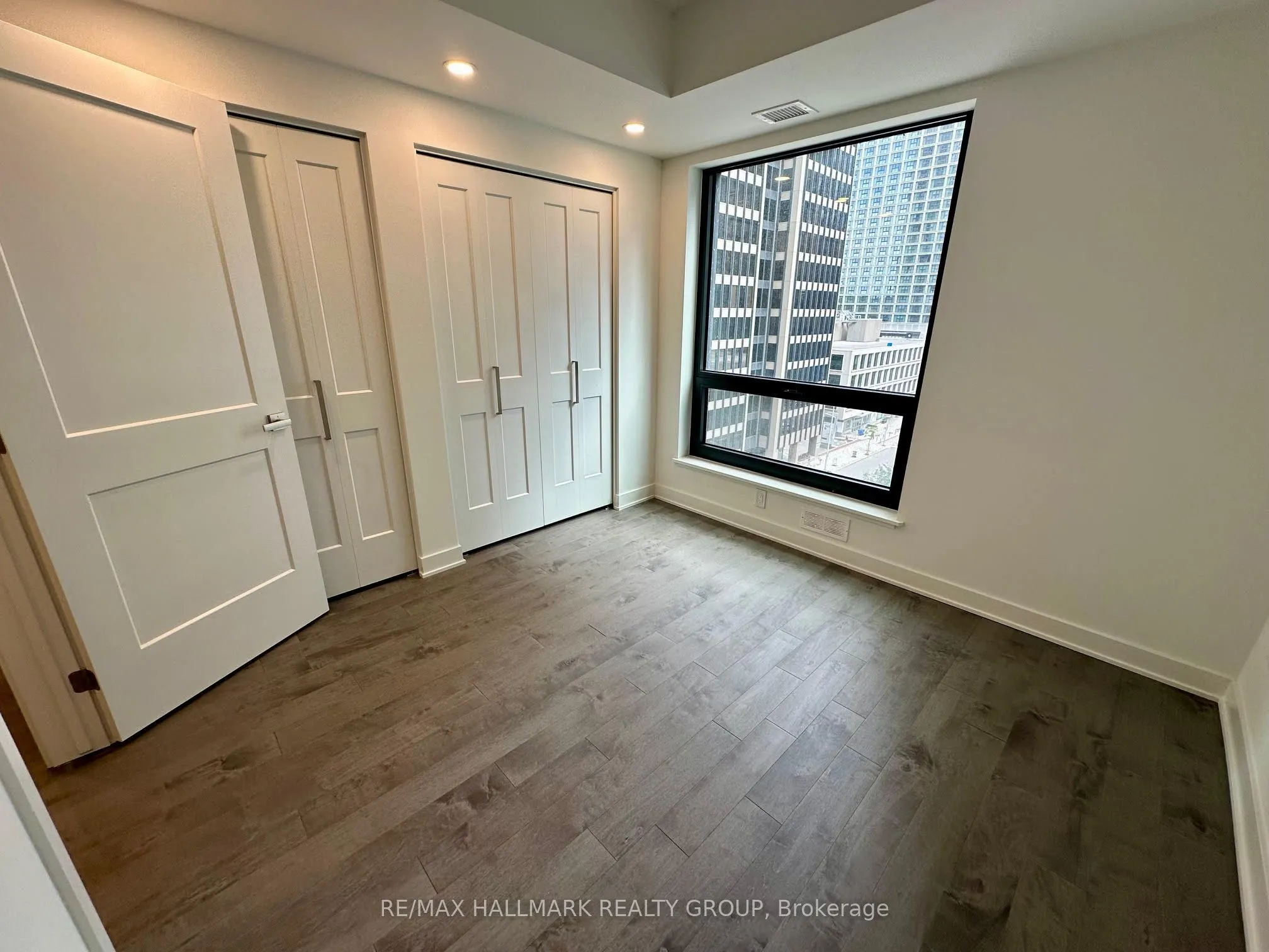340 QUEEN Street, #706