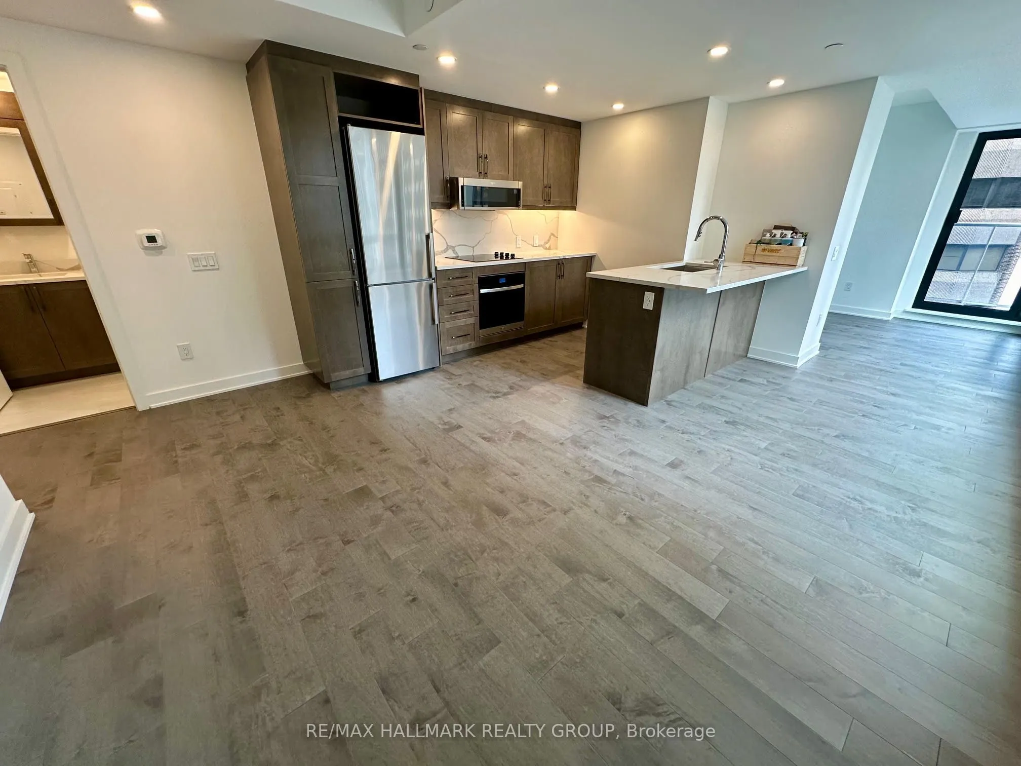 340 QUEEN Street, #706