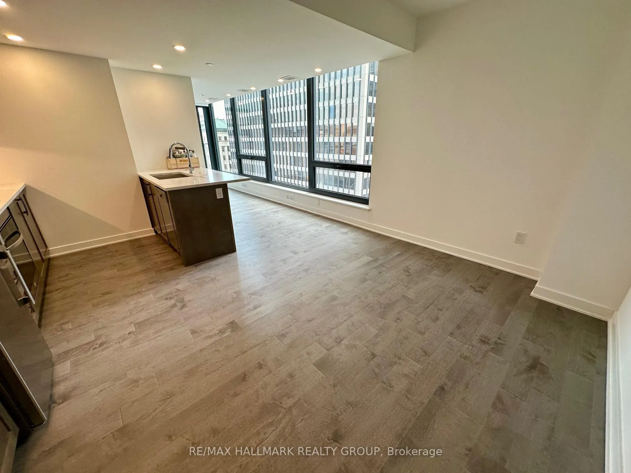 340 QUEEN Street, #706