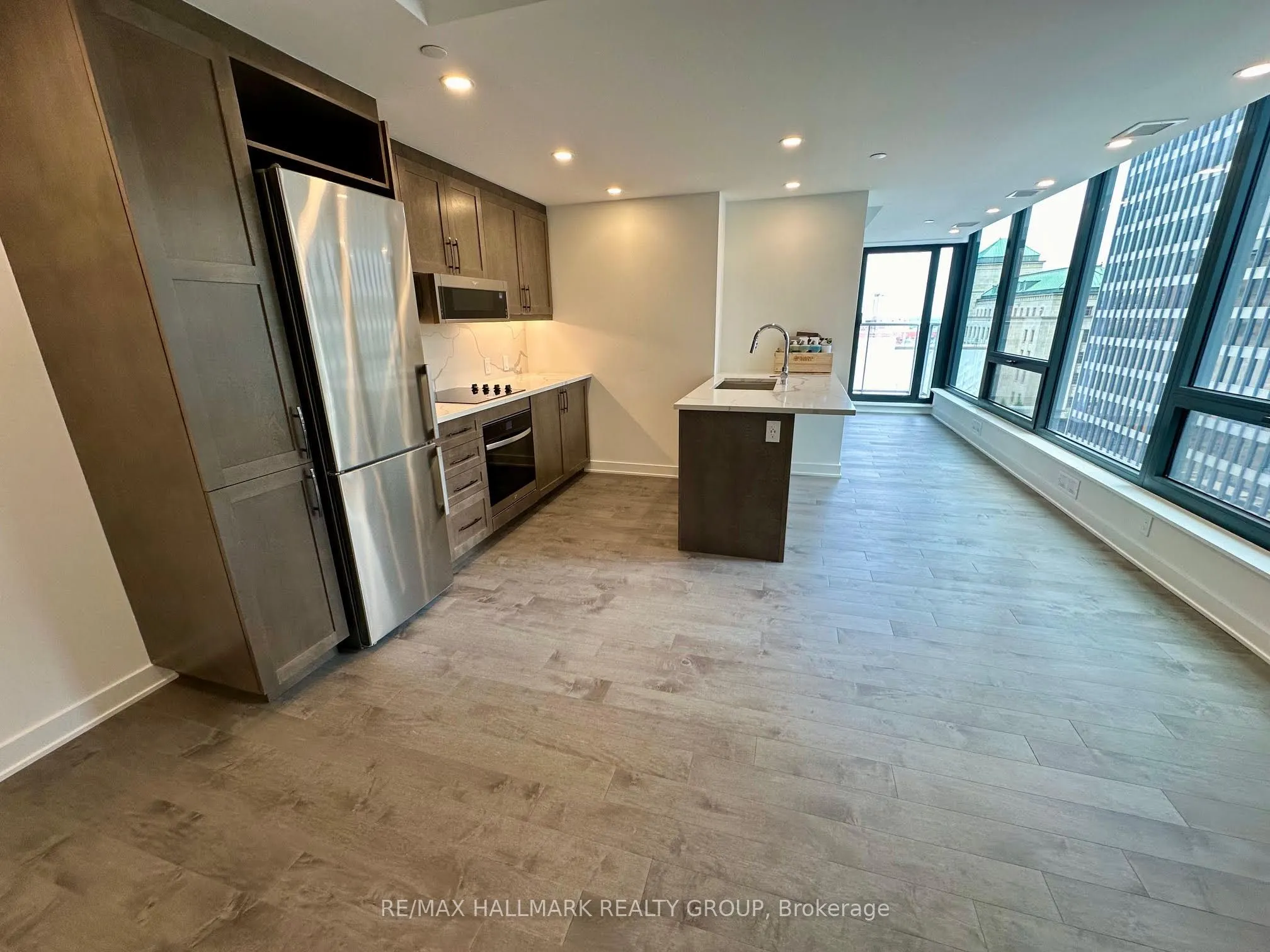 340 QUEEN Street, #706
