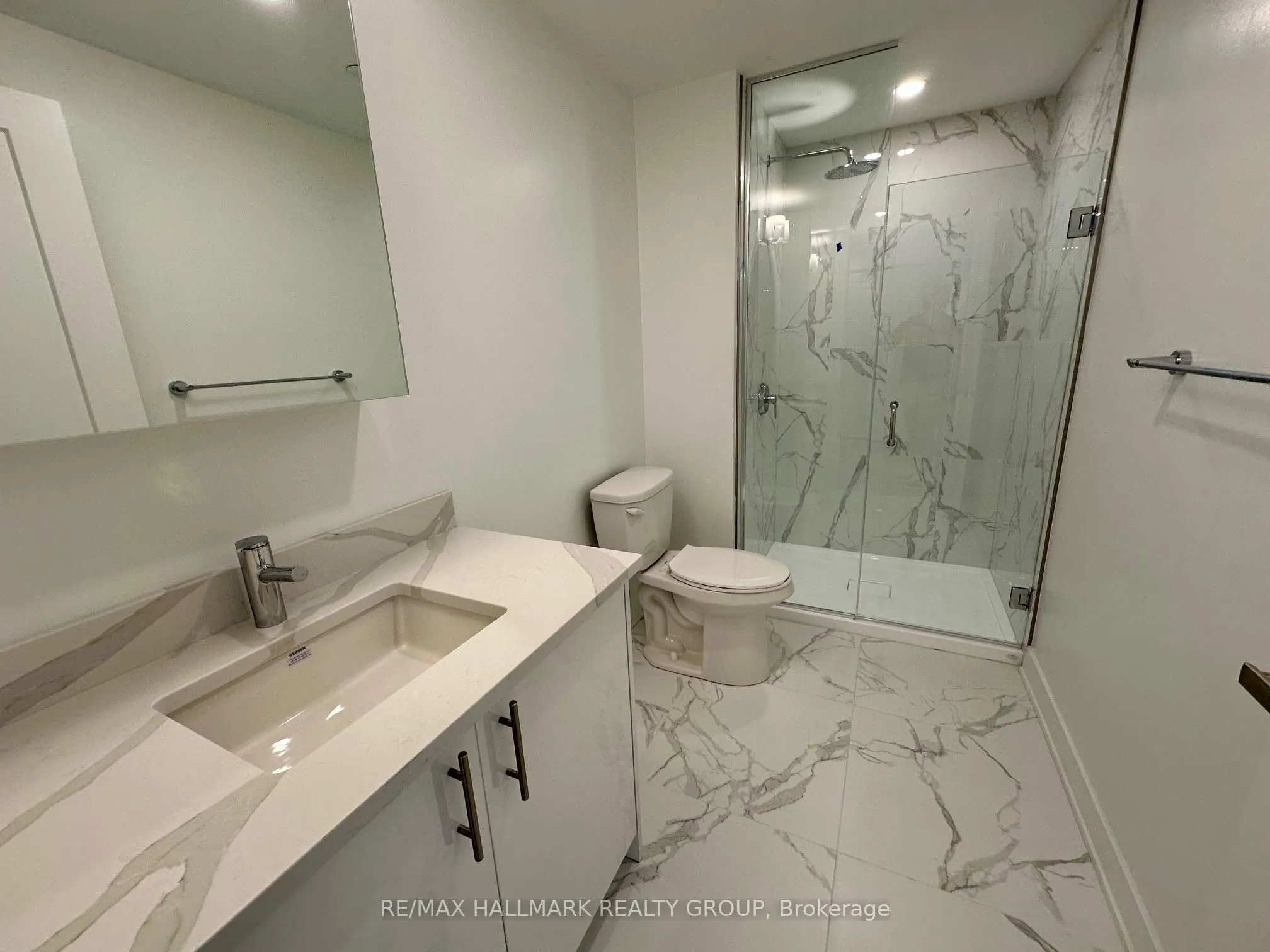 340 QUEEN Street, #711