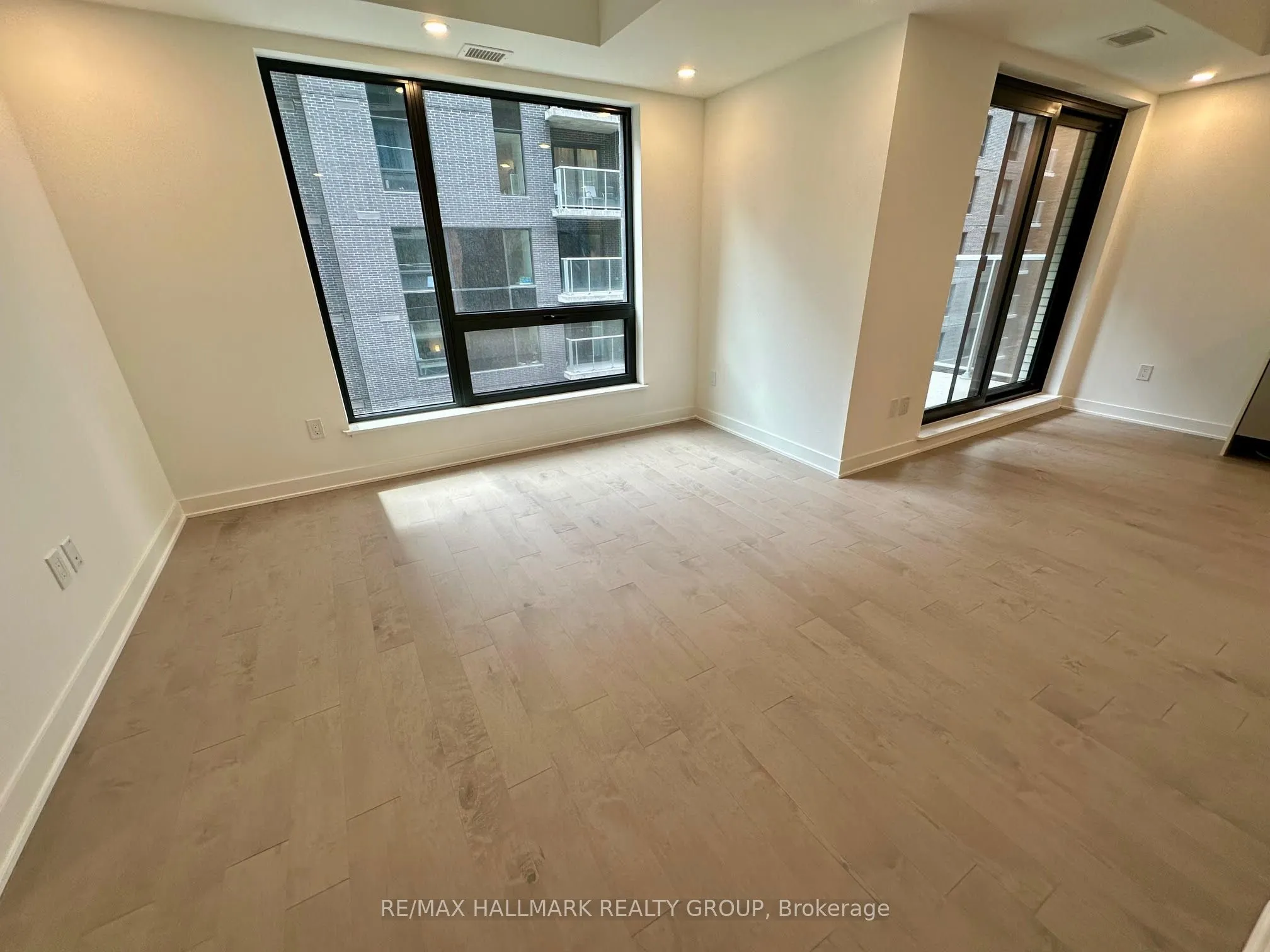 340 QUEEN Street, #711