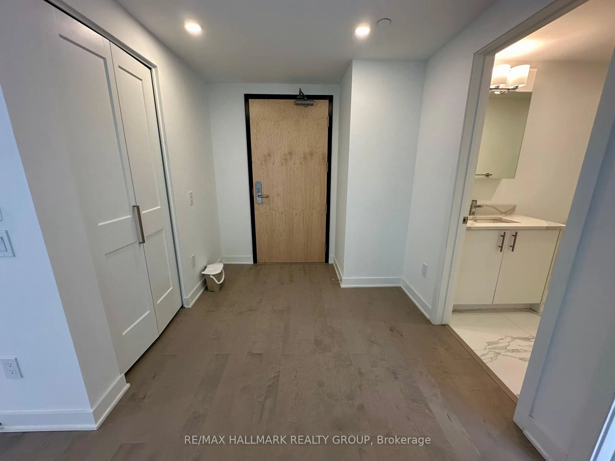 340 QUEEN Street, #711
