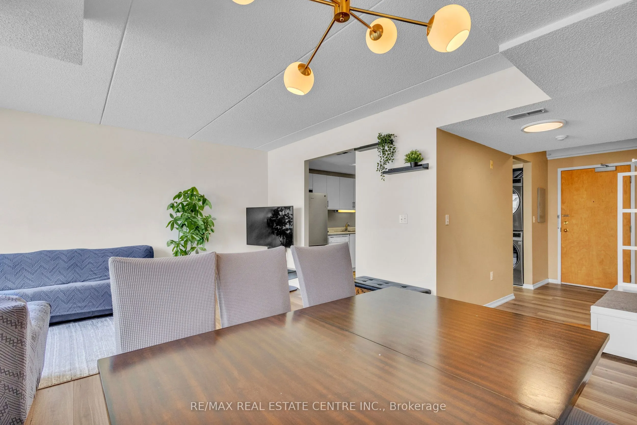 105 BAGOT Street, #202