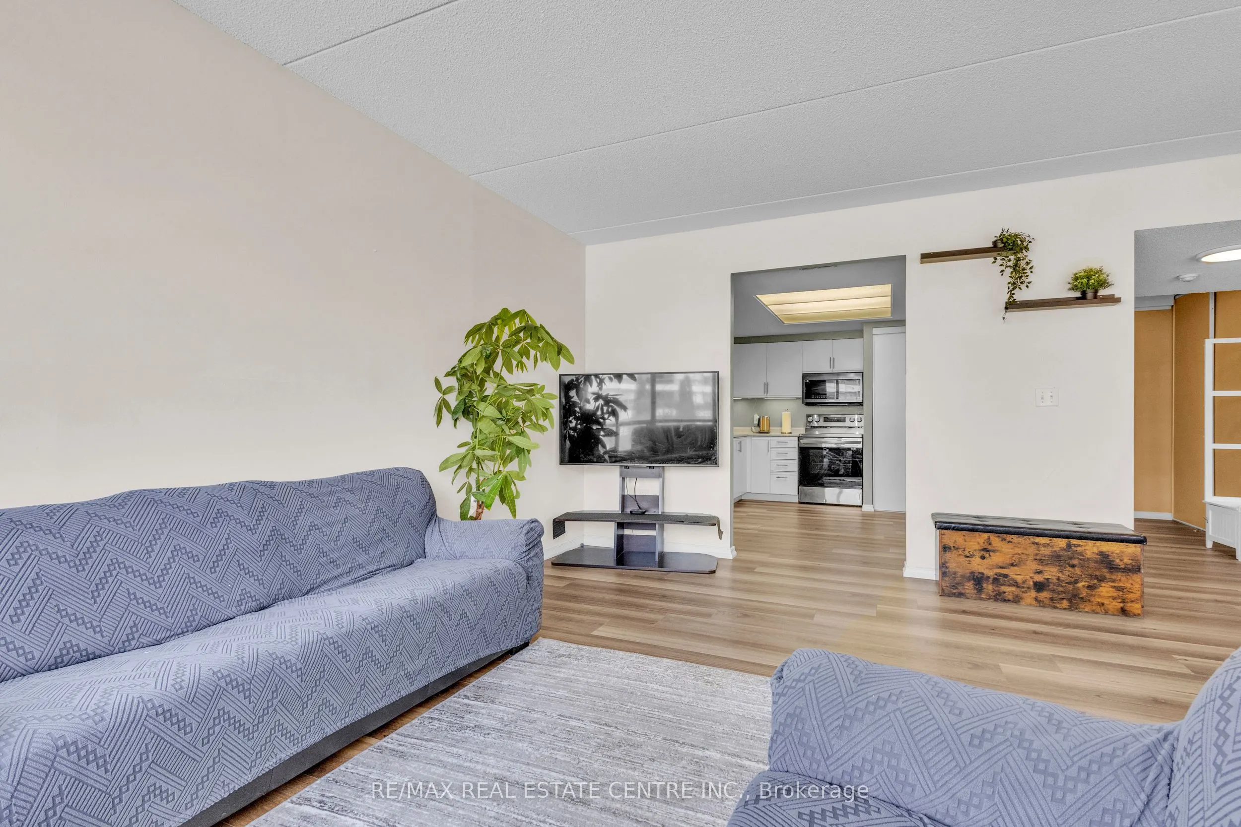 105 BAGOT Street, #202